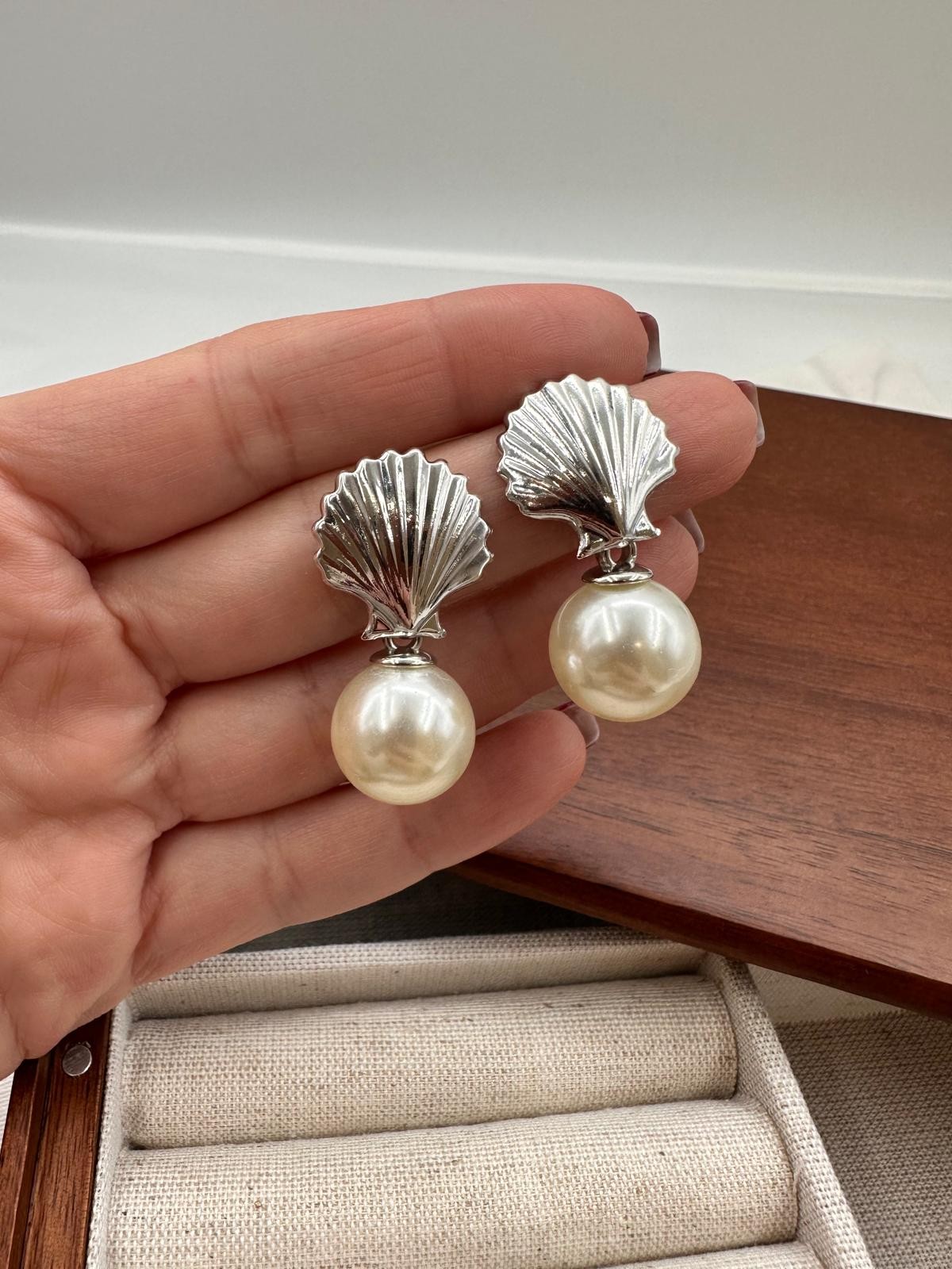 Silver İnci Detaylı İstiridye Küpe