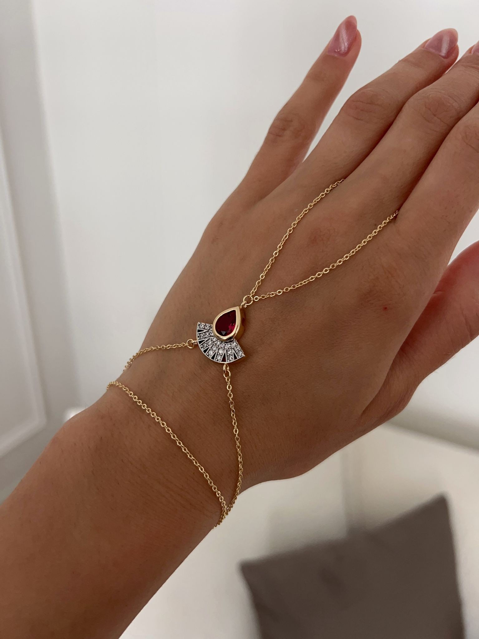 Gold Damla Figür Bordo Taş Şahmeran