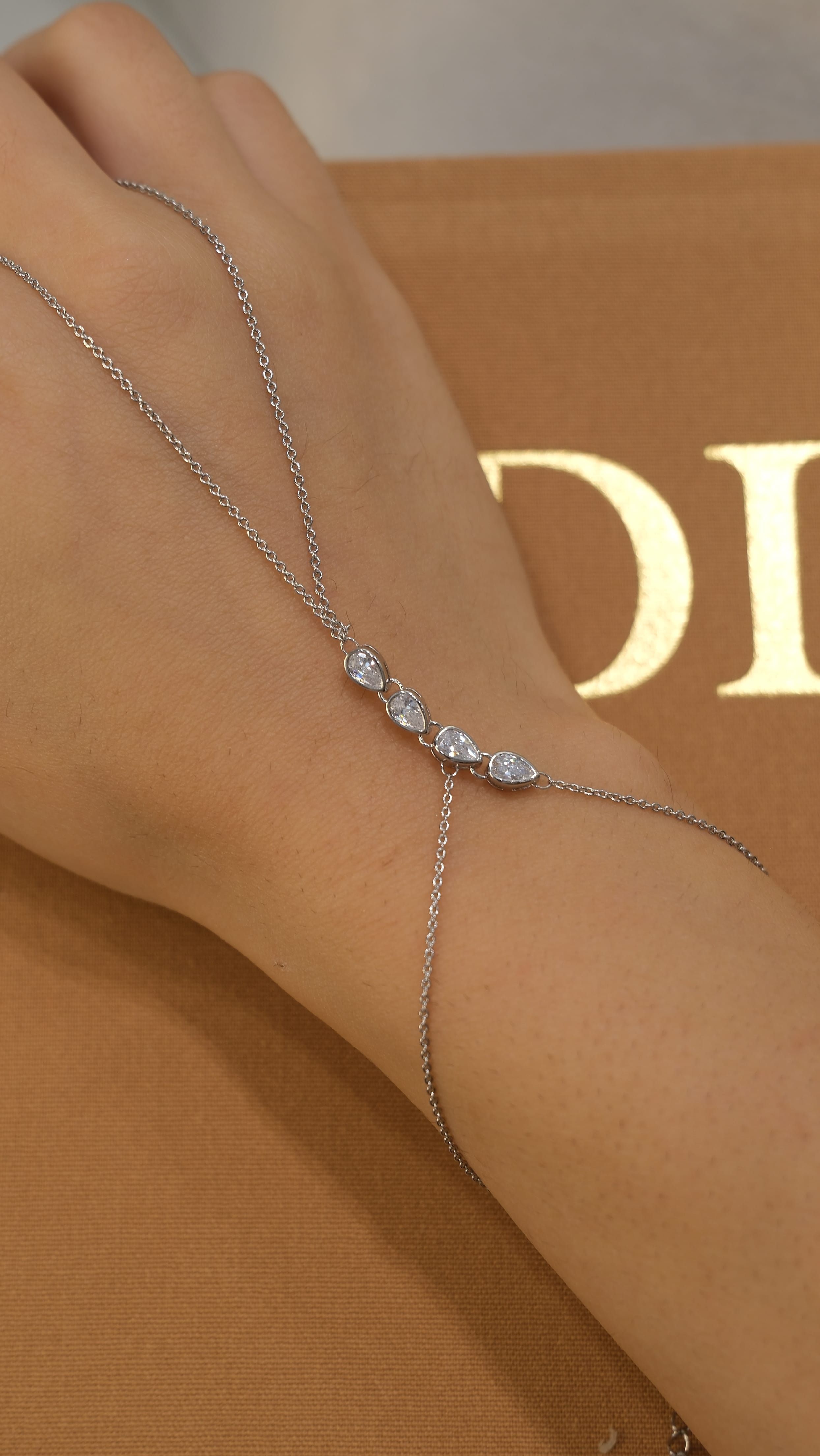 Silver Zirkon Taş Badem Model Şahmeran