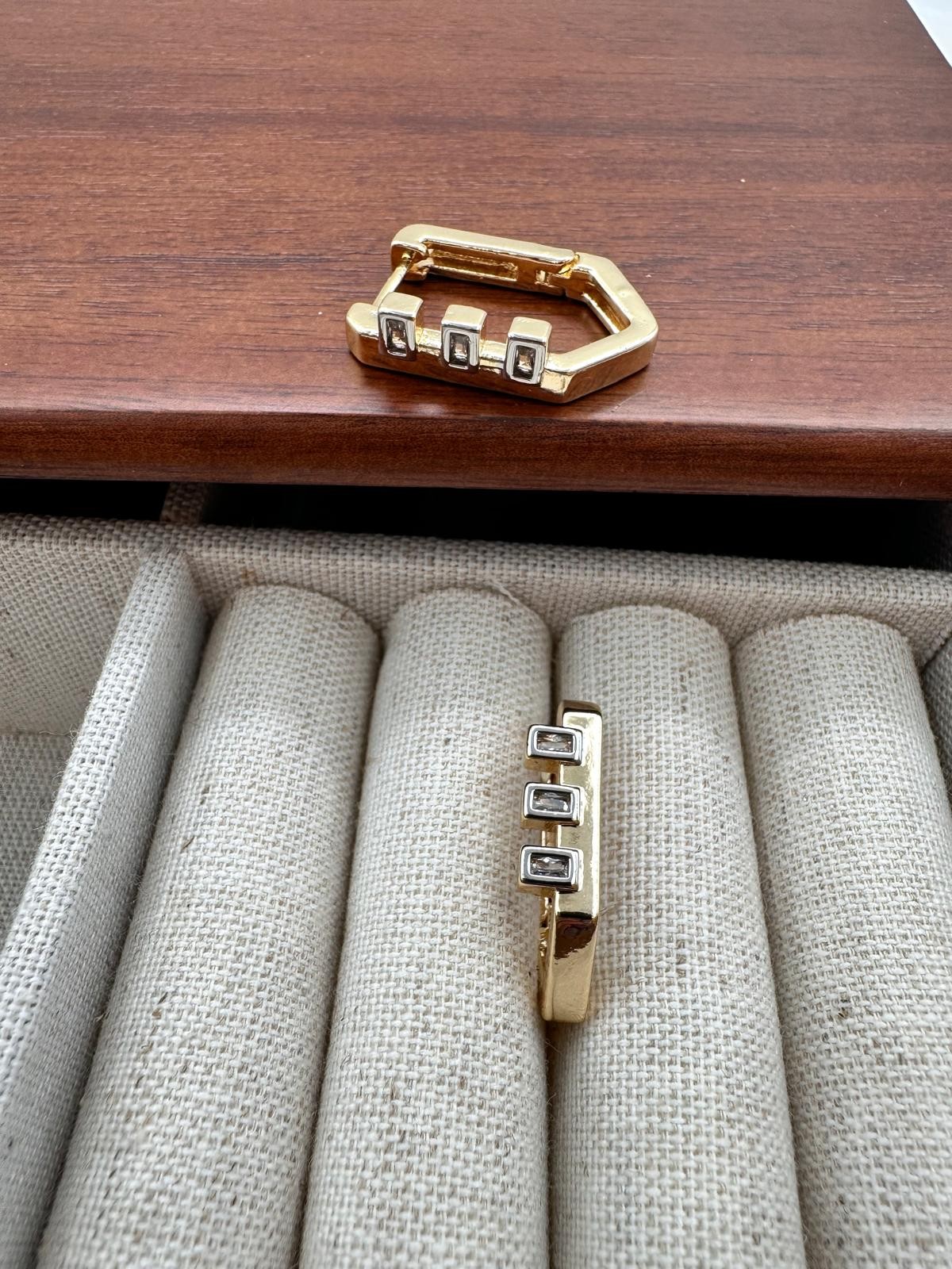 Gold Kare Baget Taş Tasarım Halka Küpe