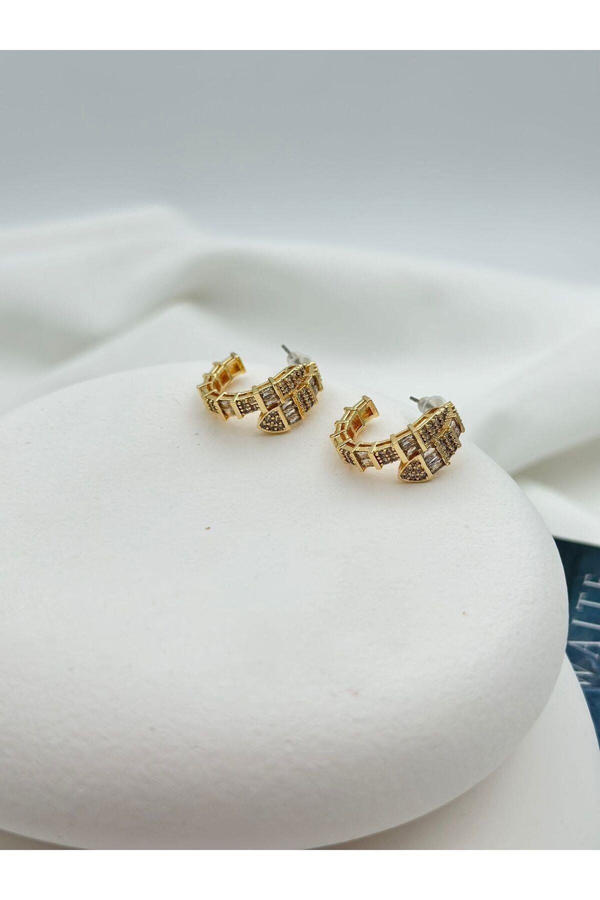 Gold ve Silver Baget ve Zirkon Taş Detaylı Yılan Tasarım Marka Çivi Küpe