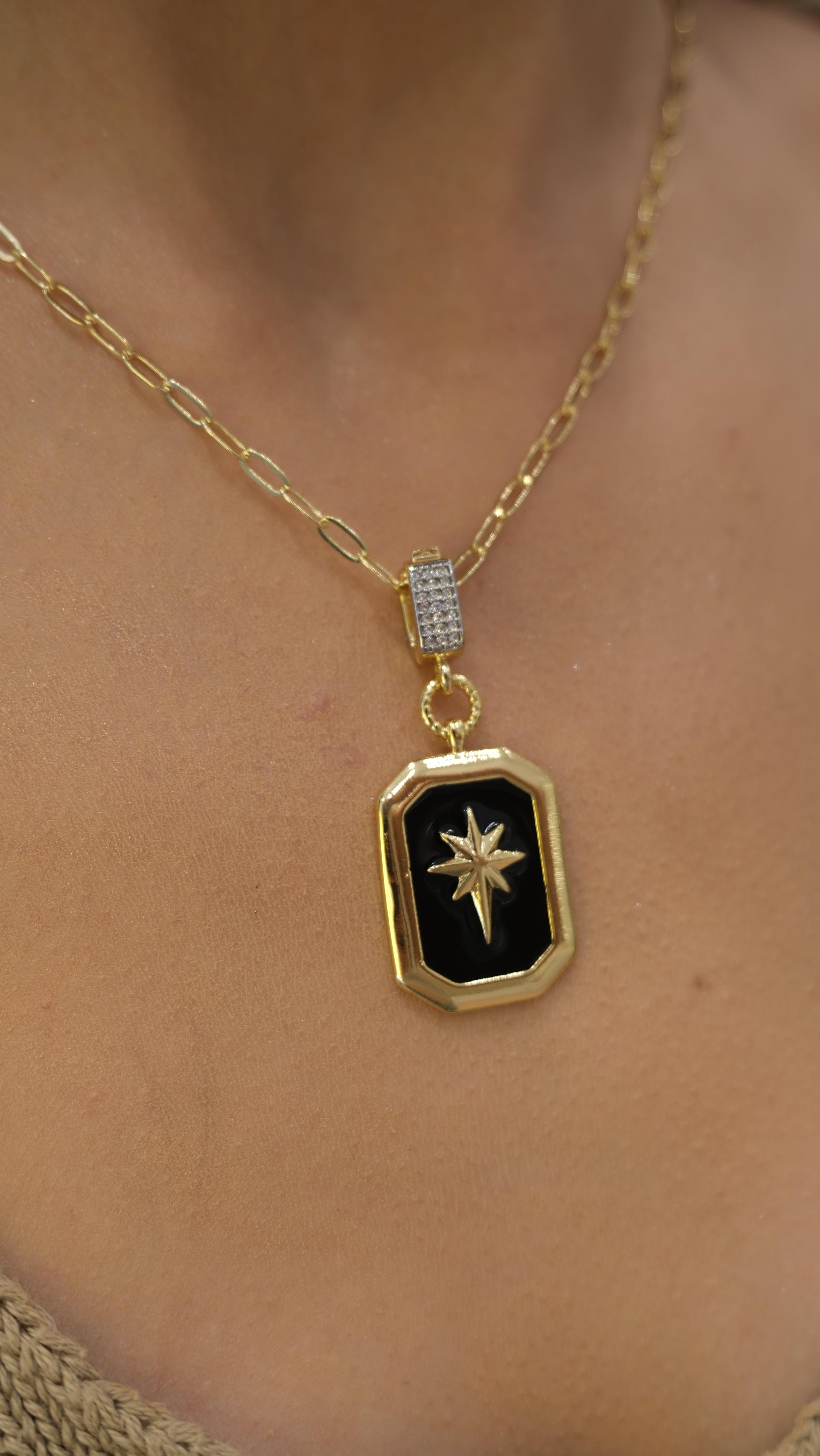 Gold Ataç Zincir Siyah Mineli Kuzey Yıldızı Çelik Kolye
