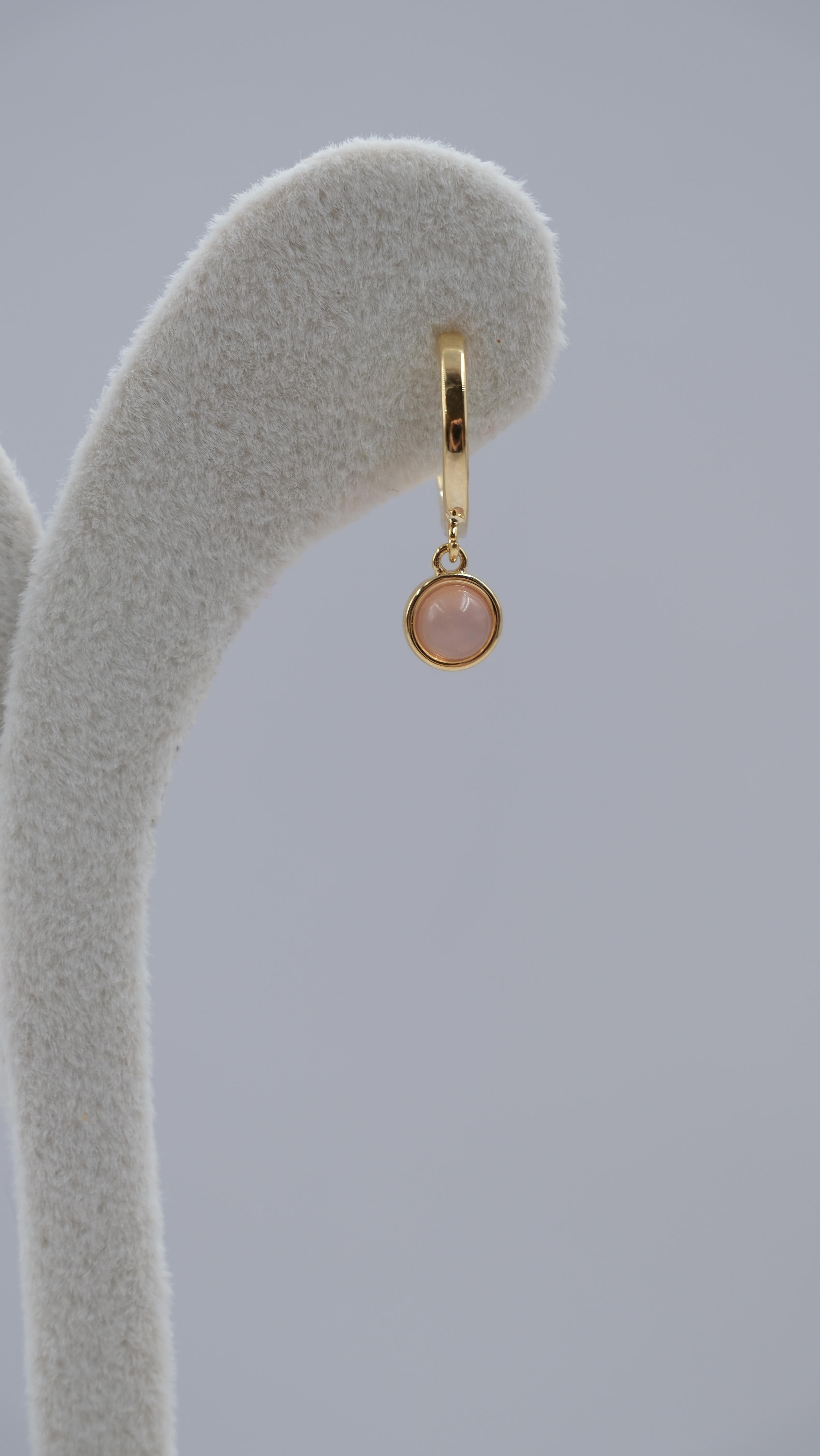 Gold Pembe Opal Boncuklu Sallantılı Çocuk Küpe