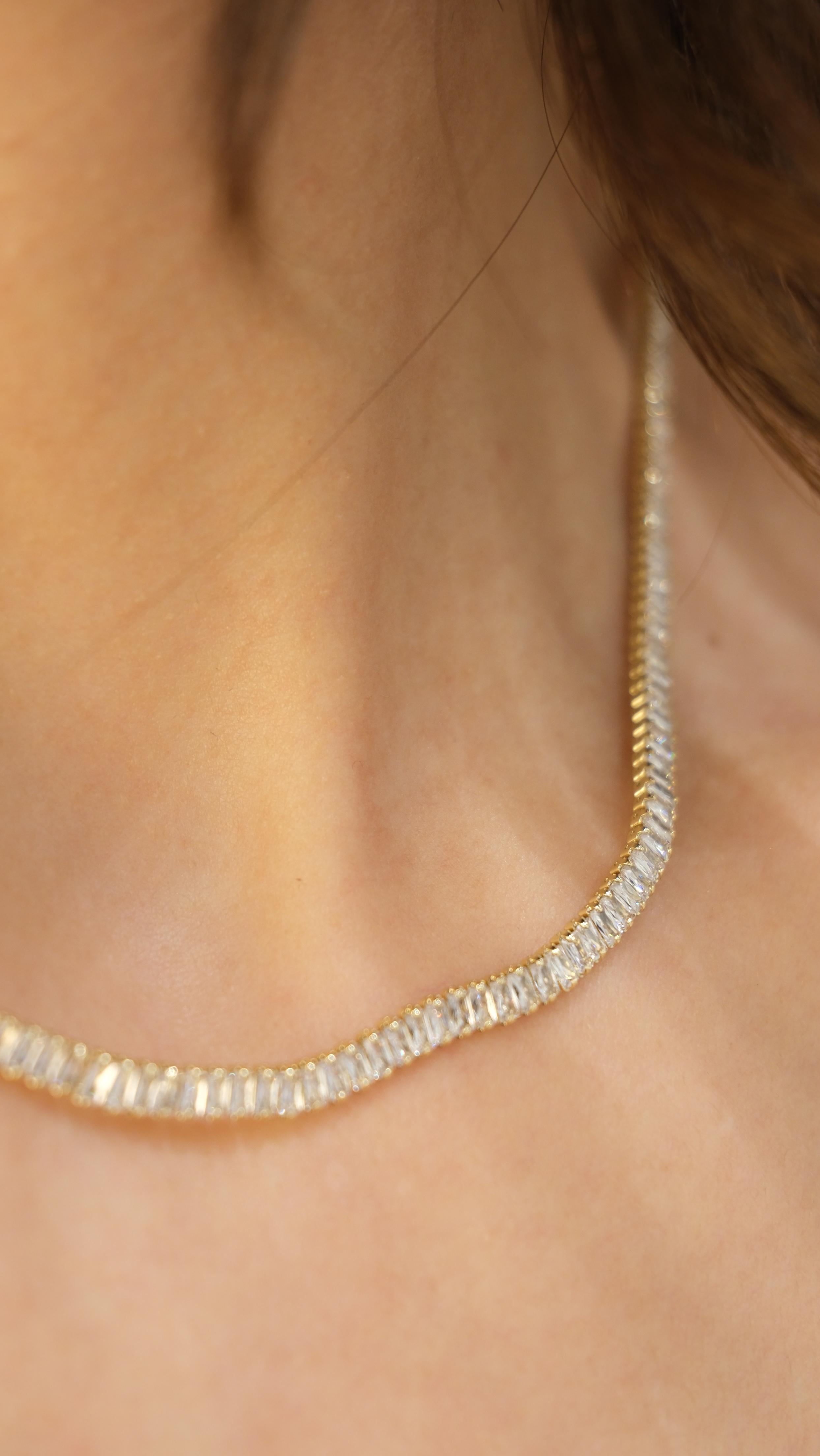 Gold Baget Taşlı Su Yolu Kolye