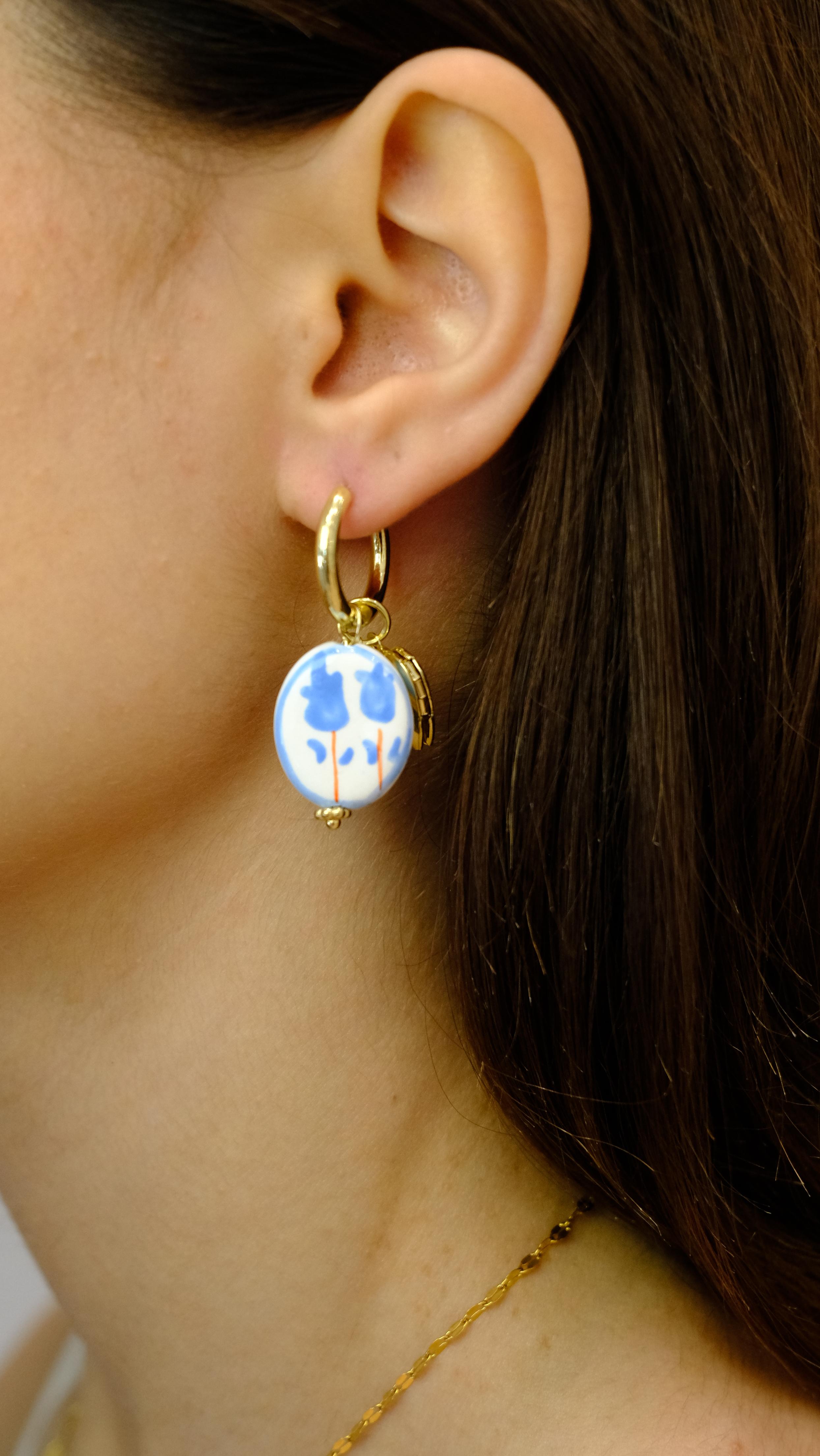 Gold Mavi Charm Detaylı Sallantılı Küpe