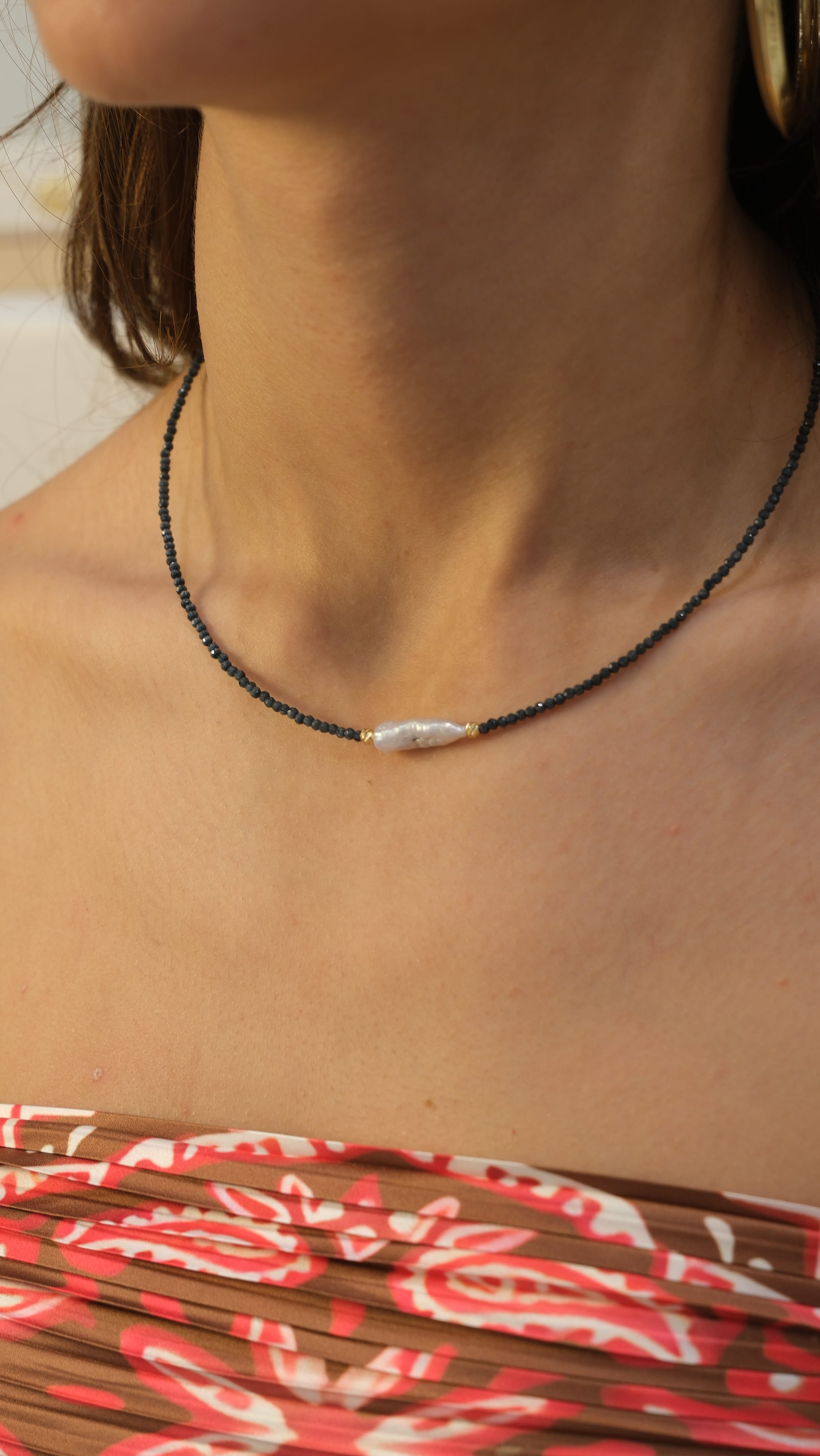 Barok İnci Detaylı Antrasit Kristal Kum Boncuk Kolye