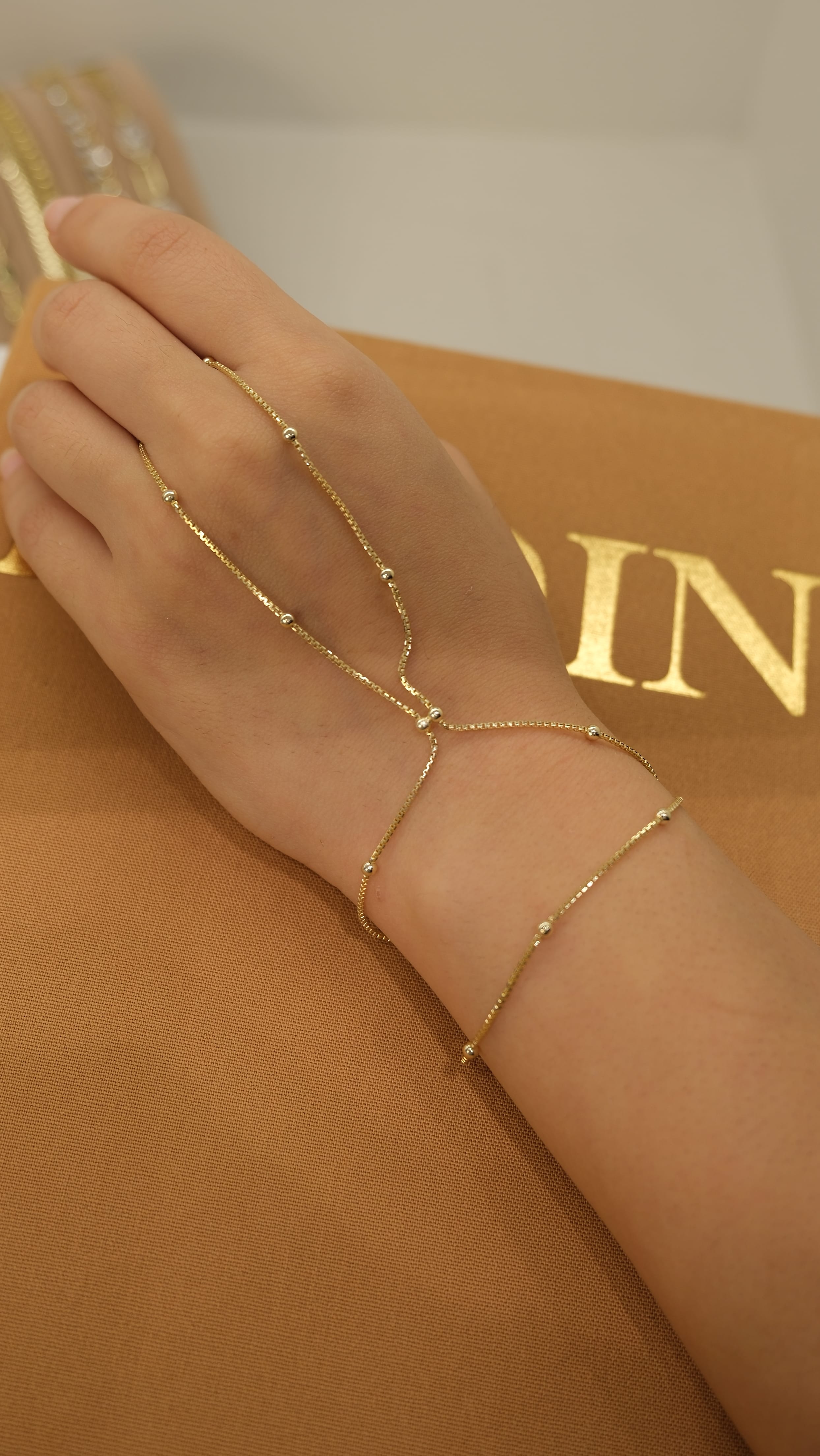 Gold Topçuk Detaylı Şahmeran