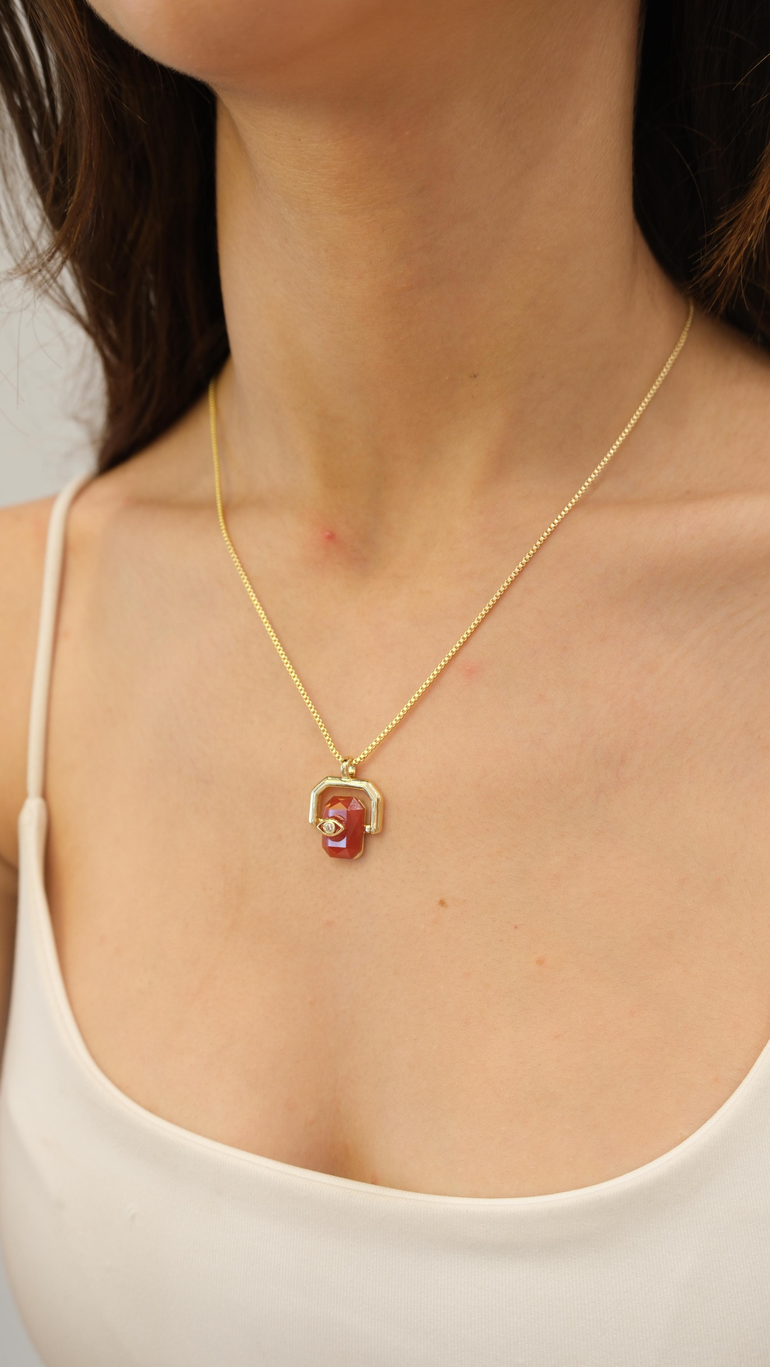 Gold Oval Tasarım Bordo Taş Nazar Kolye