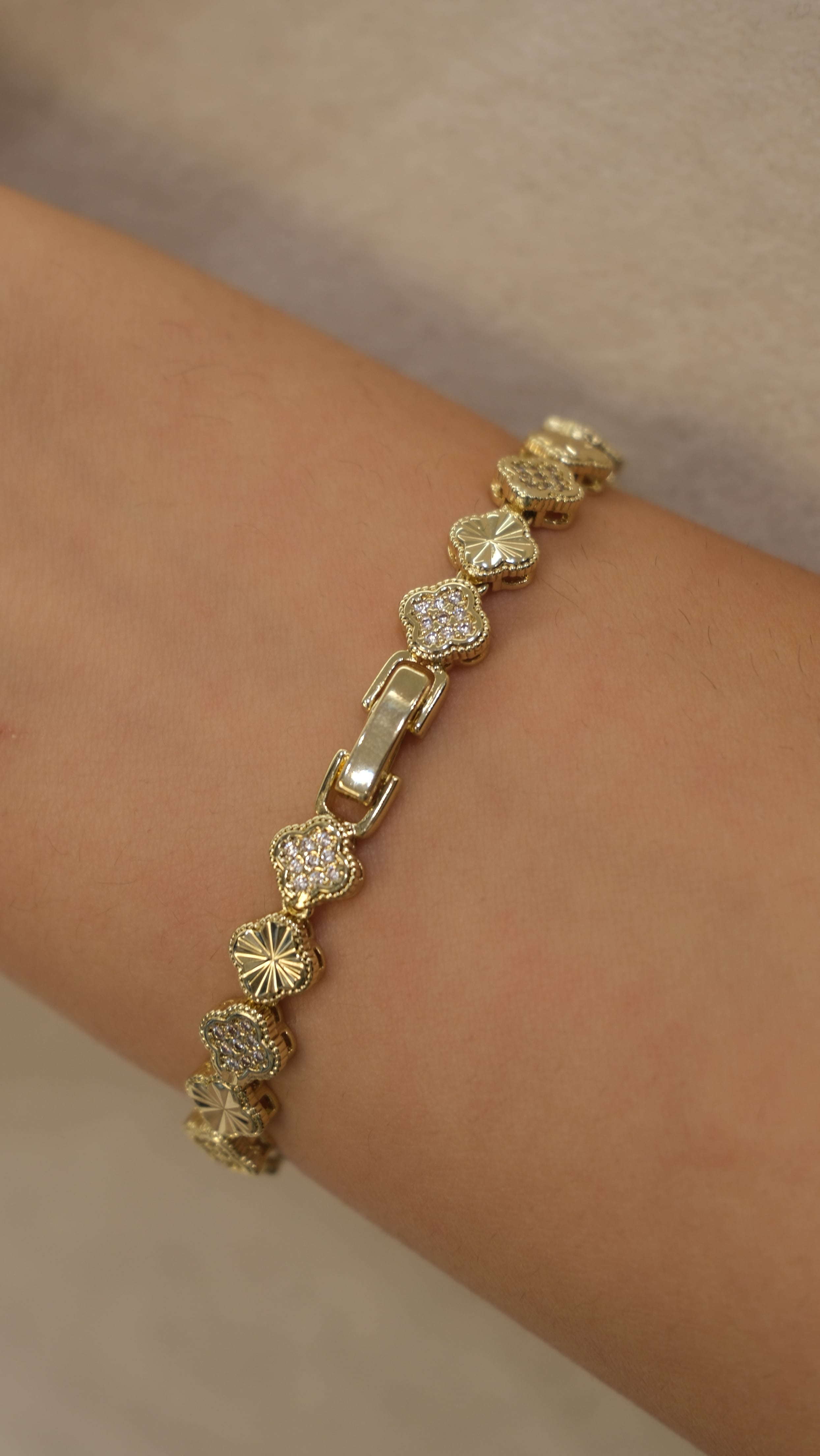 Gold 14K XP Zirkon Taş Yonca Figür Bileklik