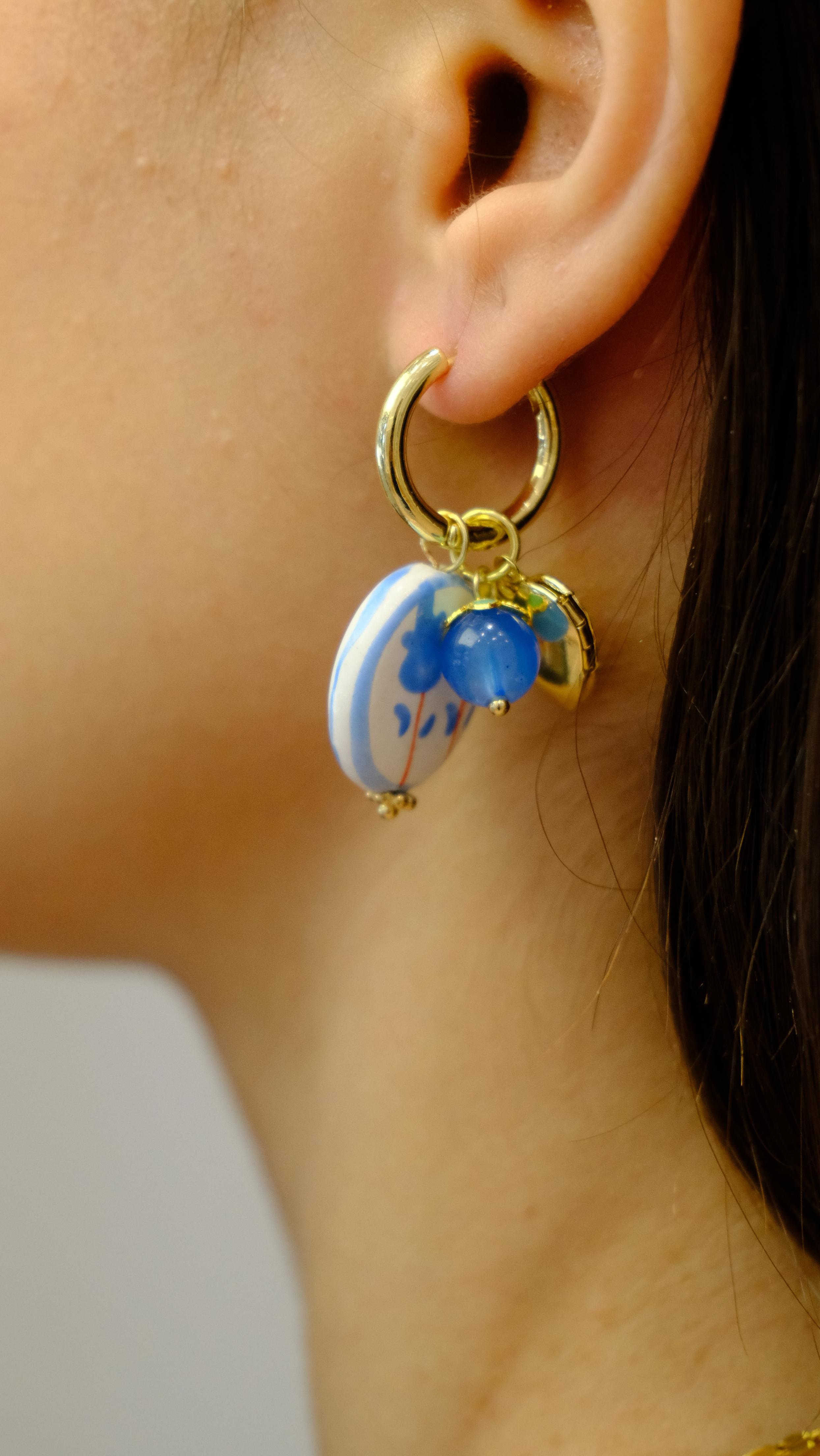 Gold Mavi Charm Detaylı Sallantılı Küpe