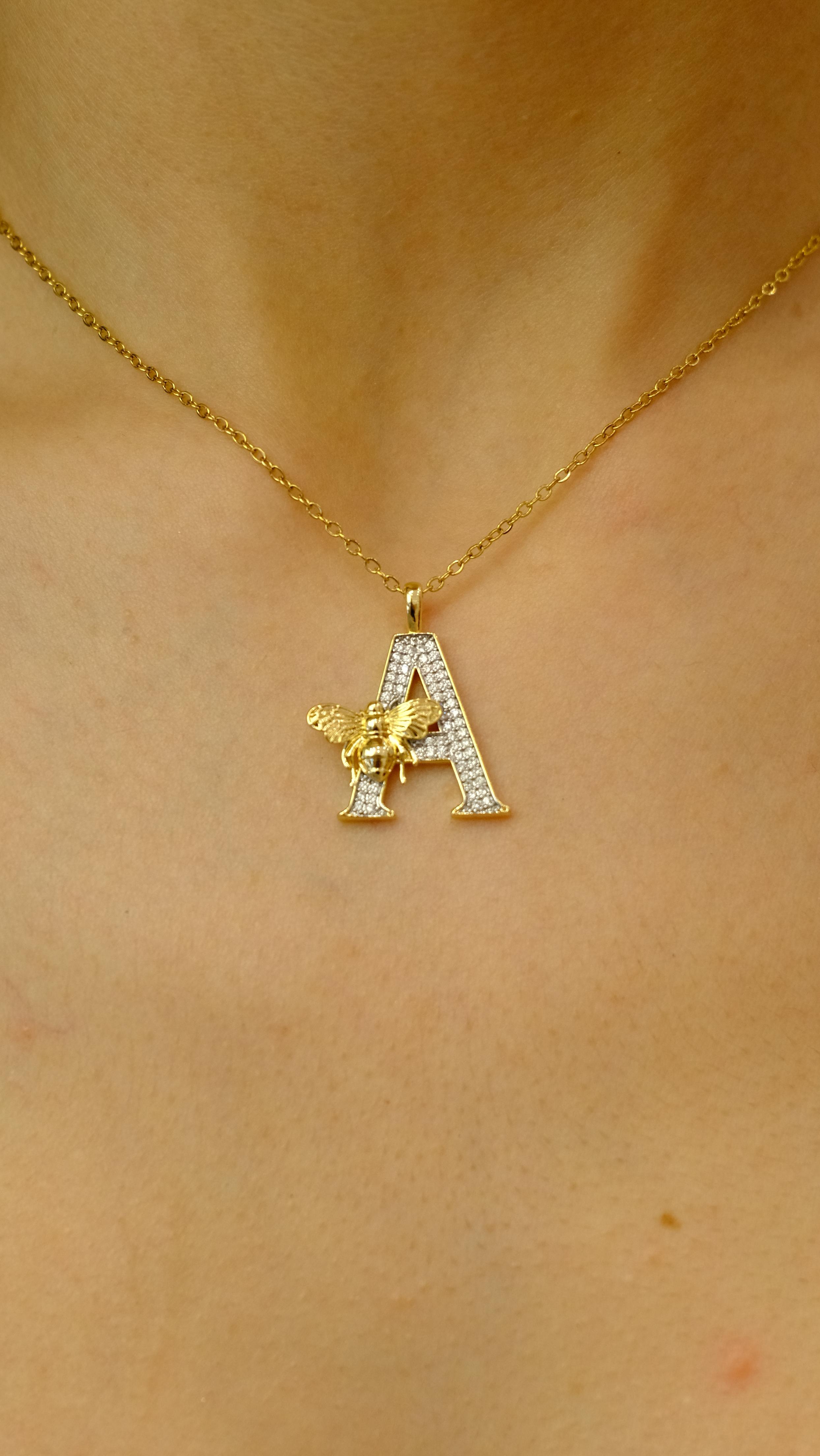 Gold Arı Detay Zirkon Taş Harf Kolye