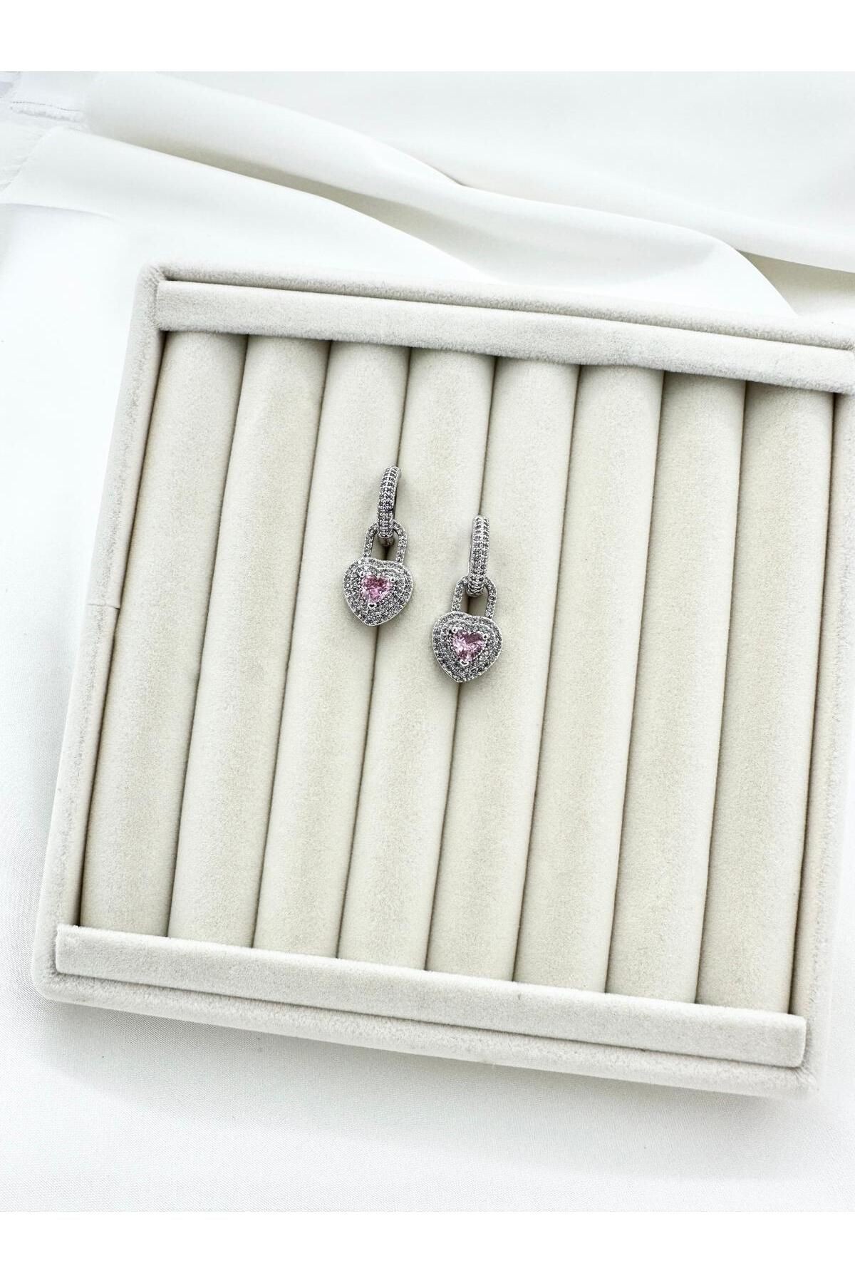 Silver Zirkon Taş Detaylı Kalp Sallantılı Küpe