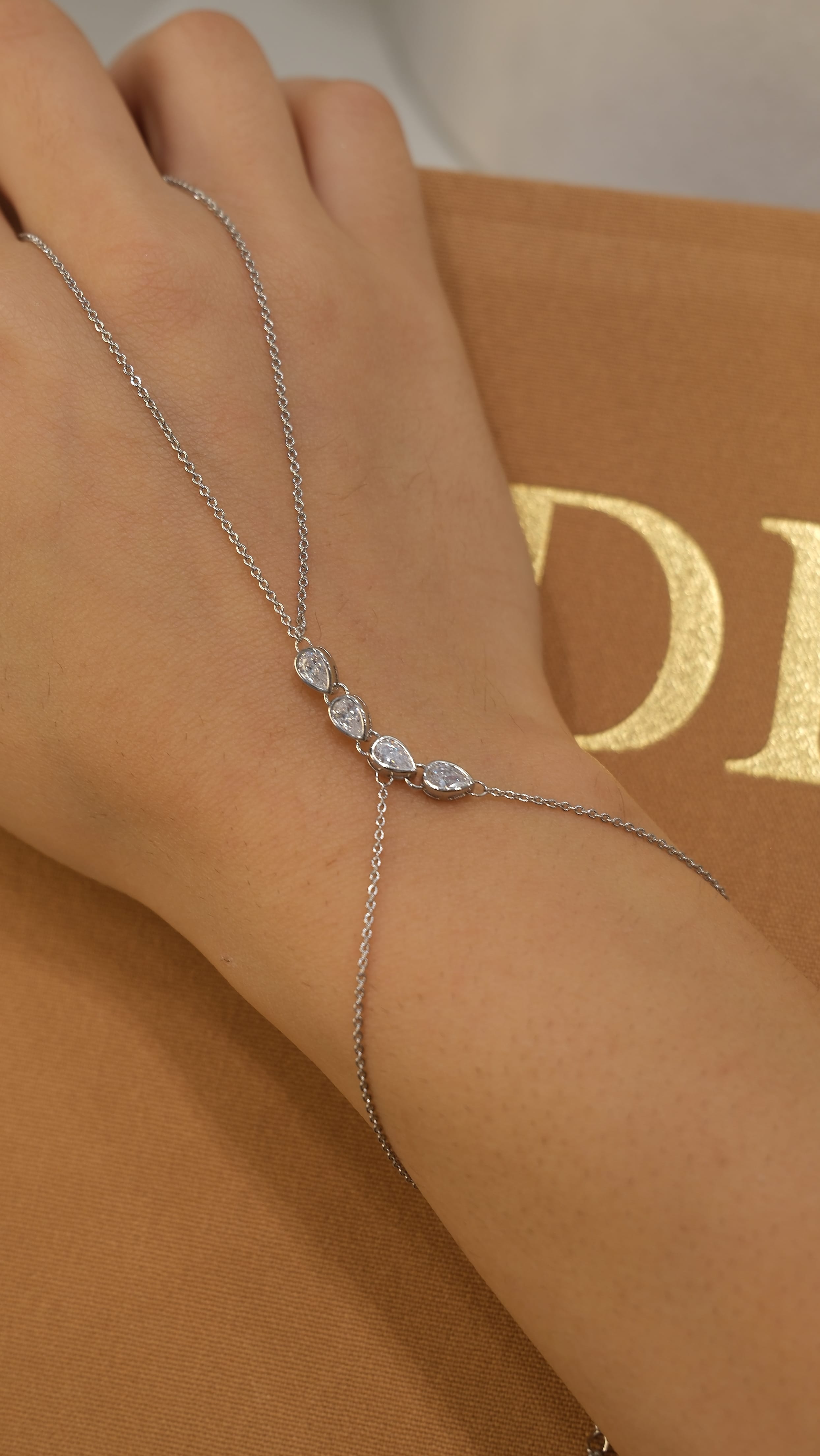 Silver Zirkon Taş Badem Model Şahmeran
