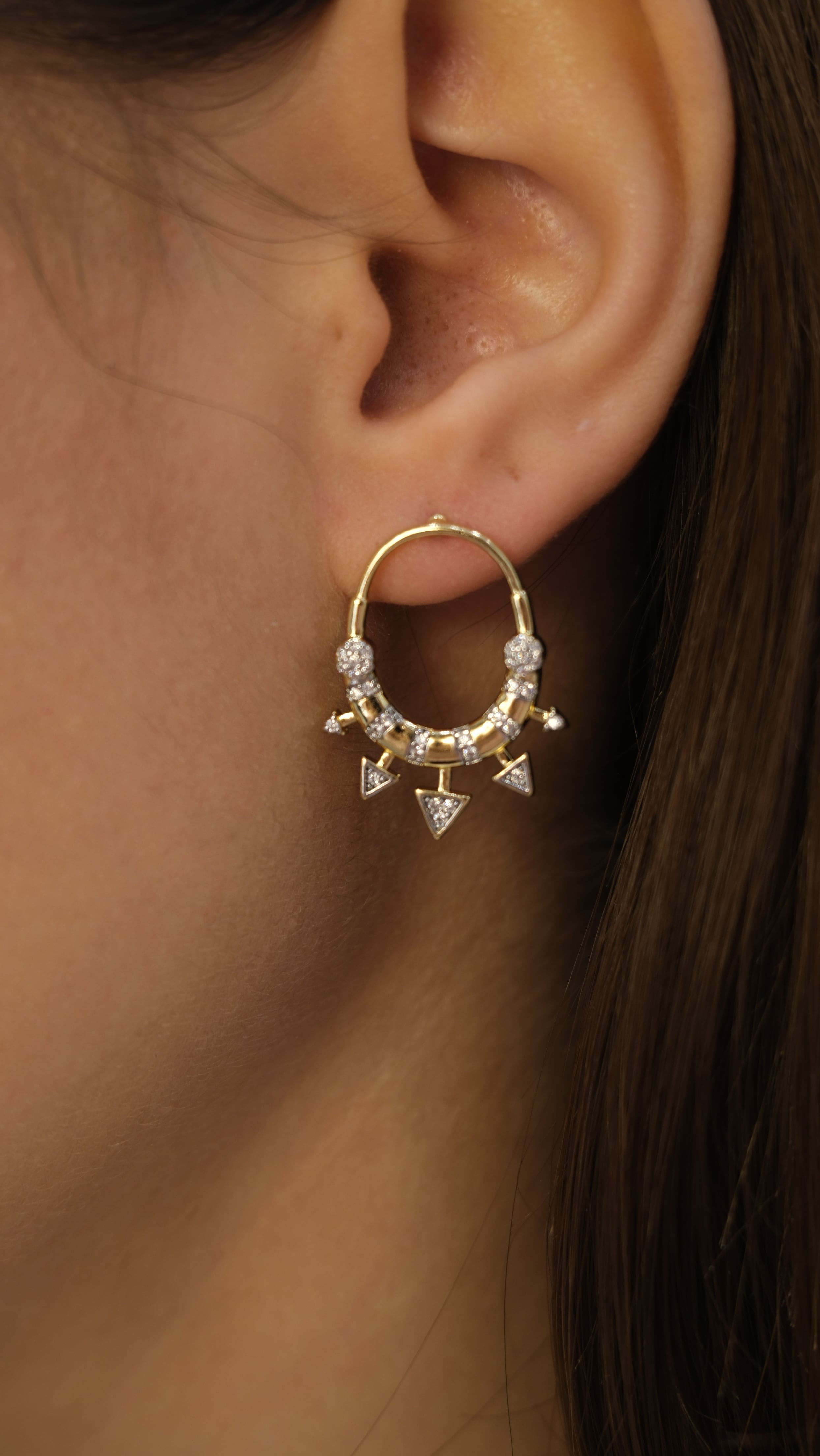 Gold Oval Ok Tasarım Küpe