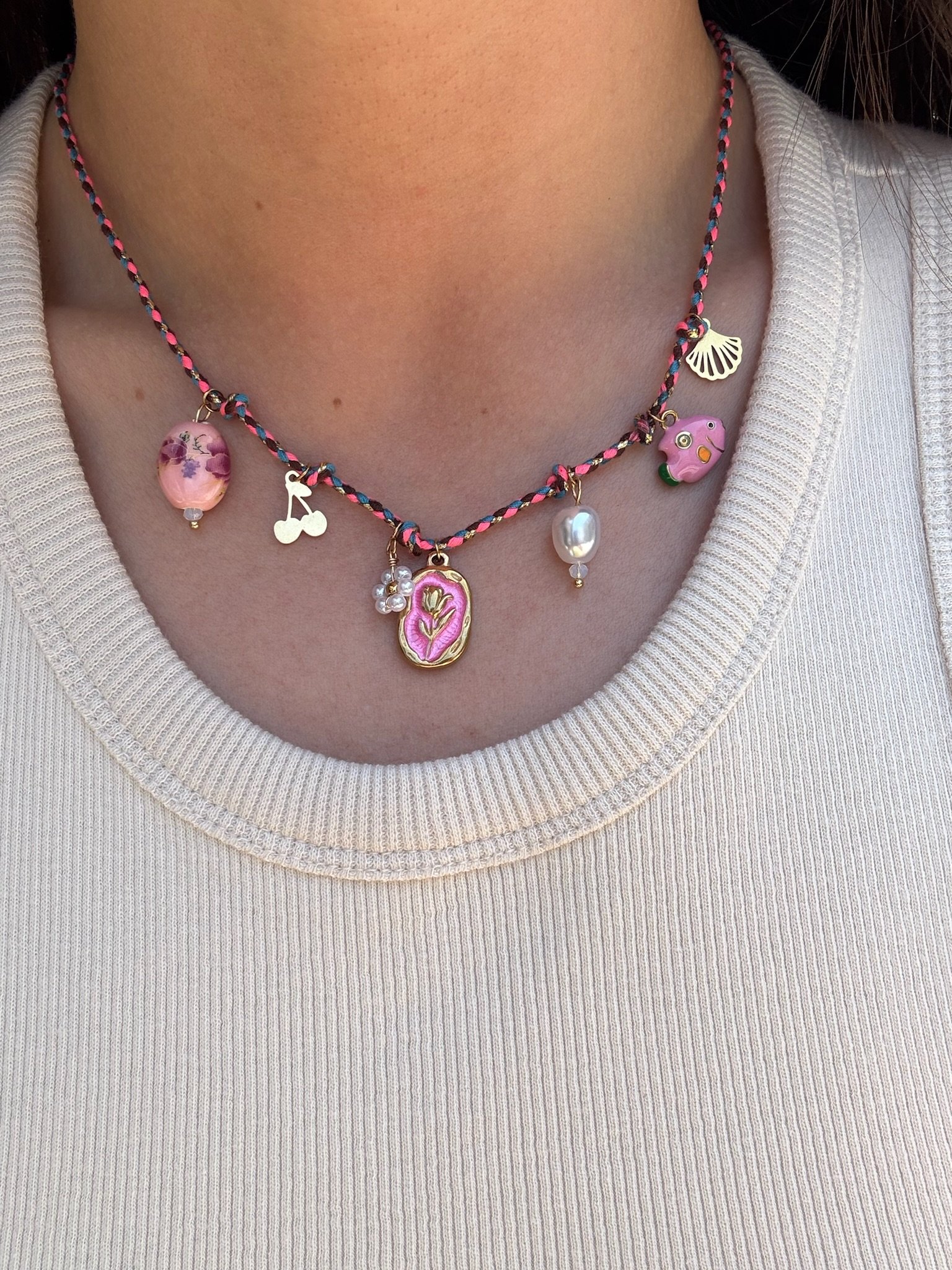 Pembe Çiçek Çelik Aksesuar İp Kolye