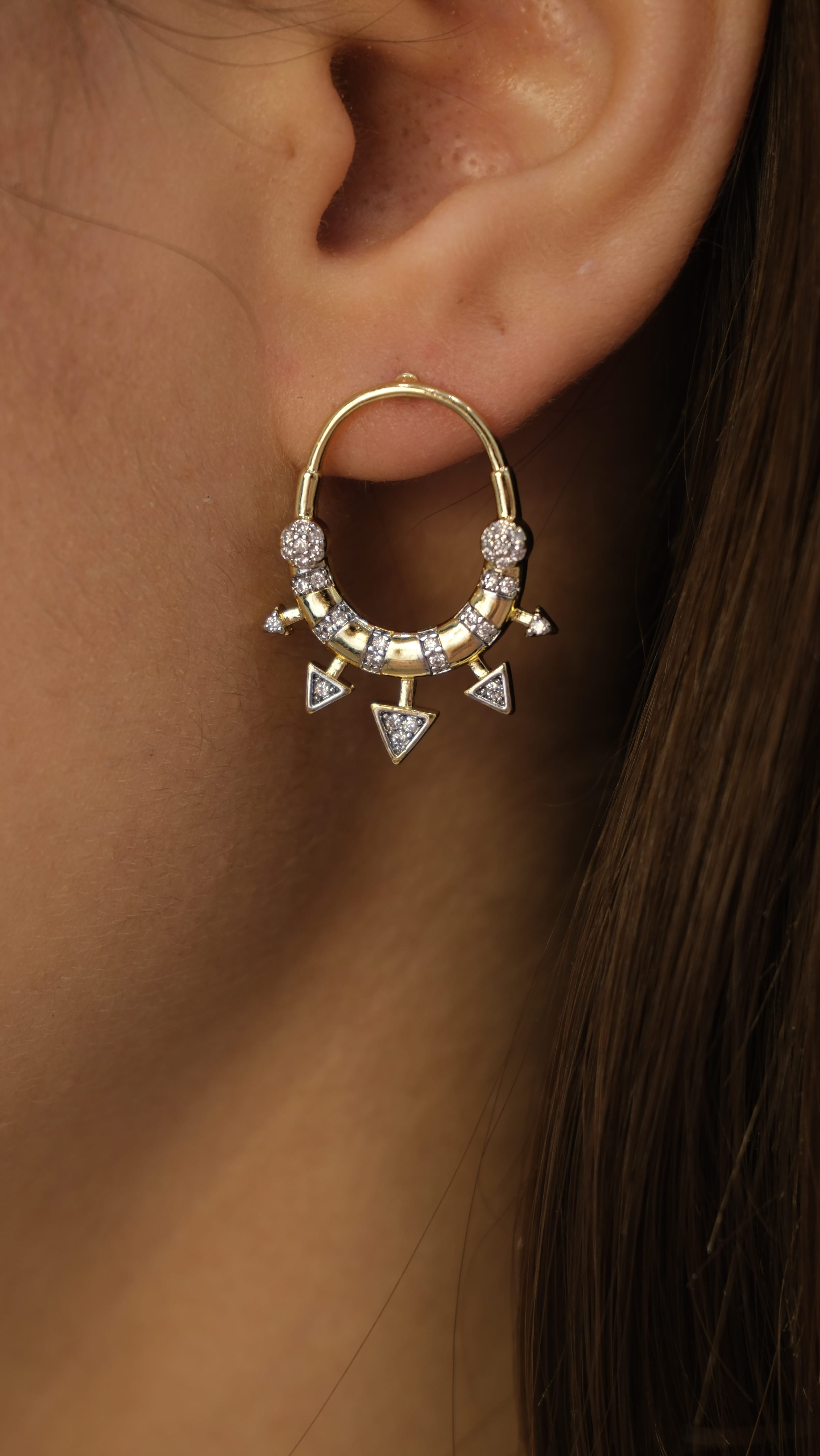 Gold Oval Ok Tasarım Küpe