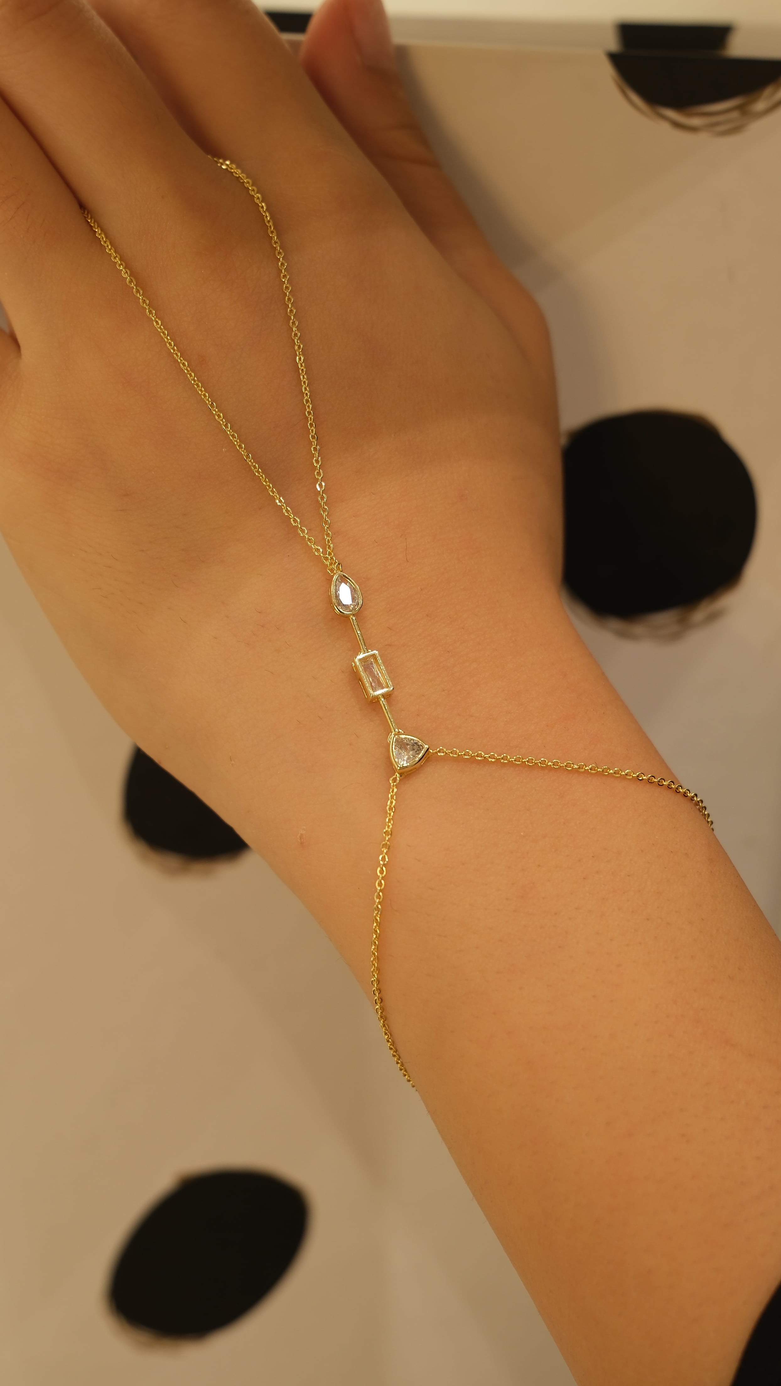 Gold Zirkon Taş Geometrik Desen Şahmeran