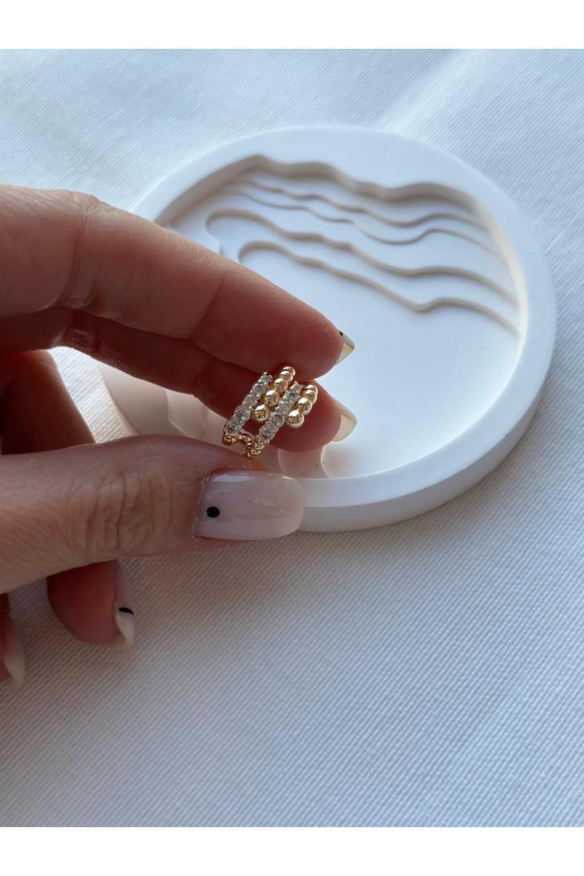 Gold Topçuk ve Zirkon Taş Detaylı Earcuff Kıkırdak Küpe