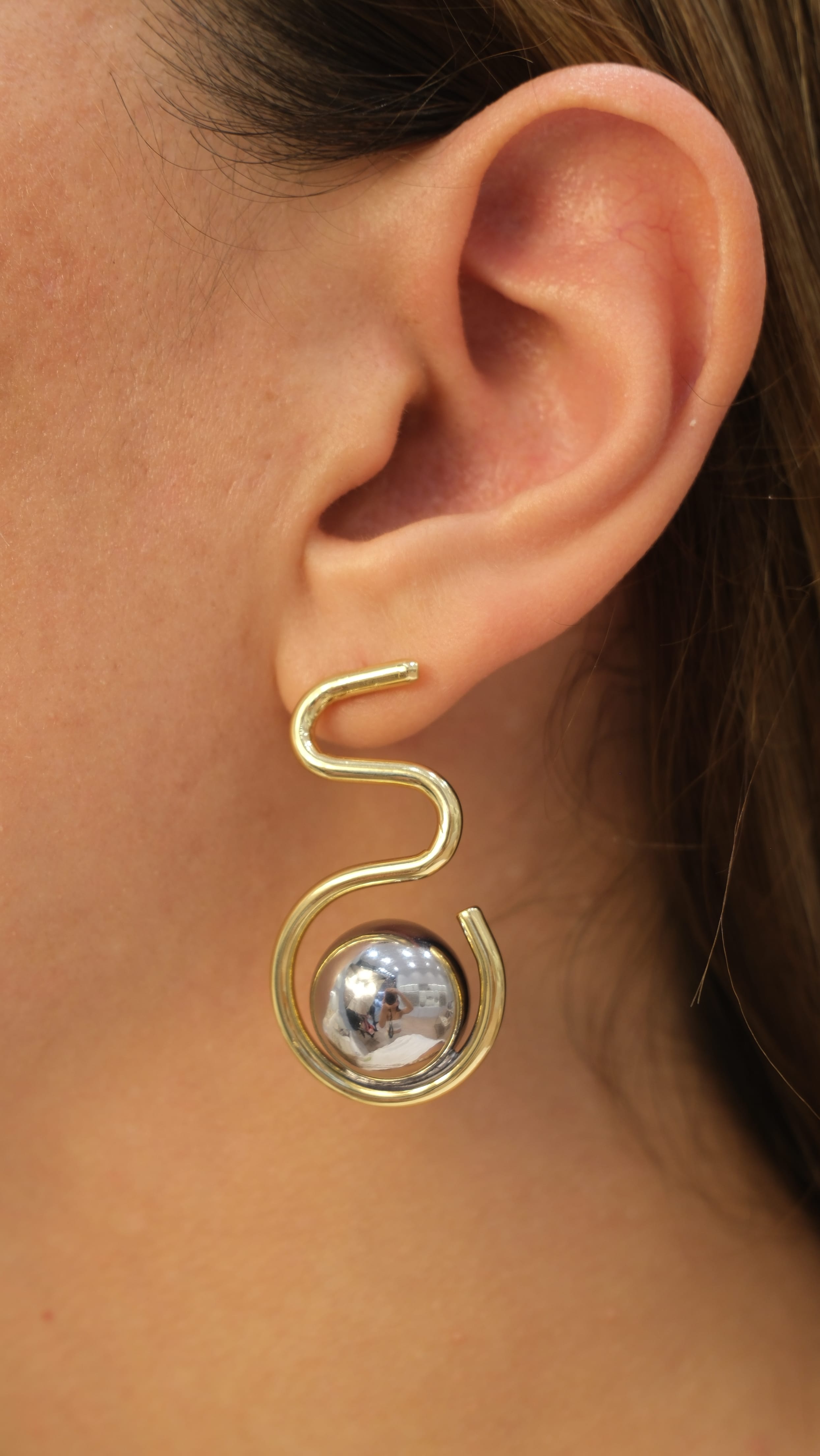 Gold Silver Topçuk S Figür Küpe