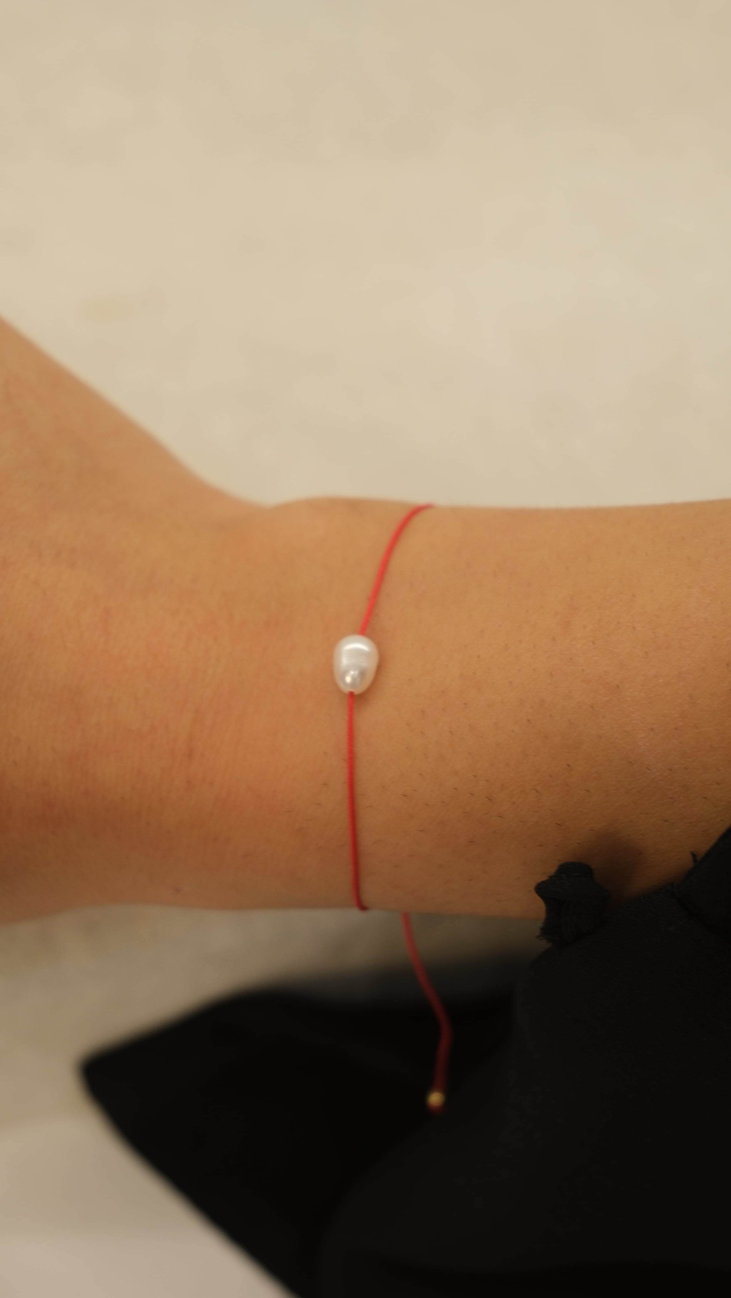 Mini Barok İnci Detaylı Kırmızı İp Bileklik