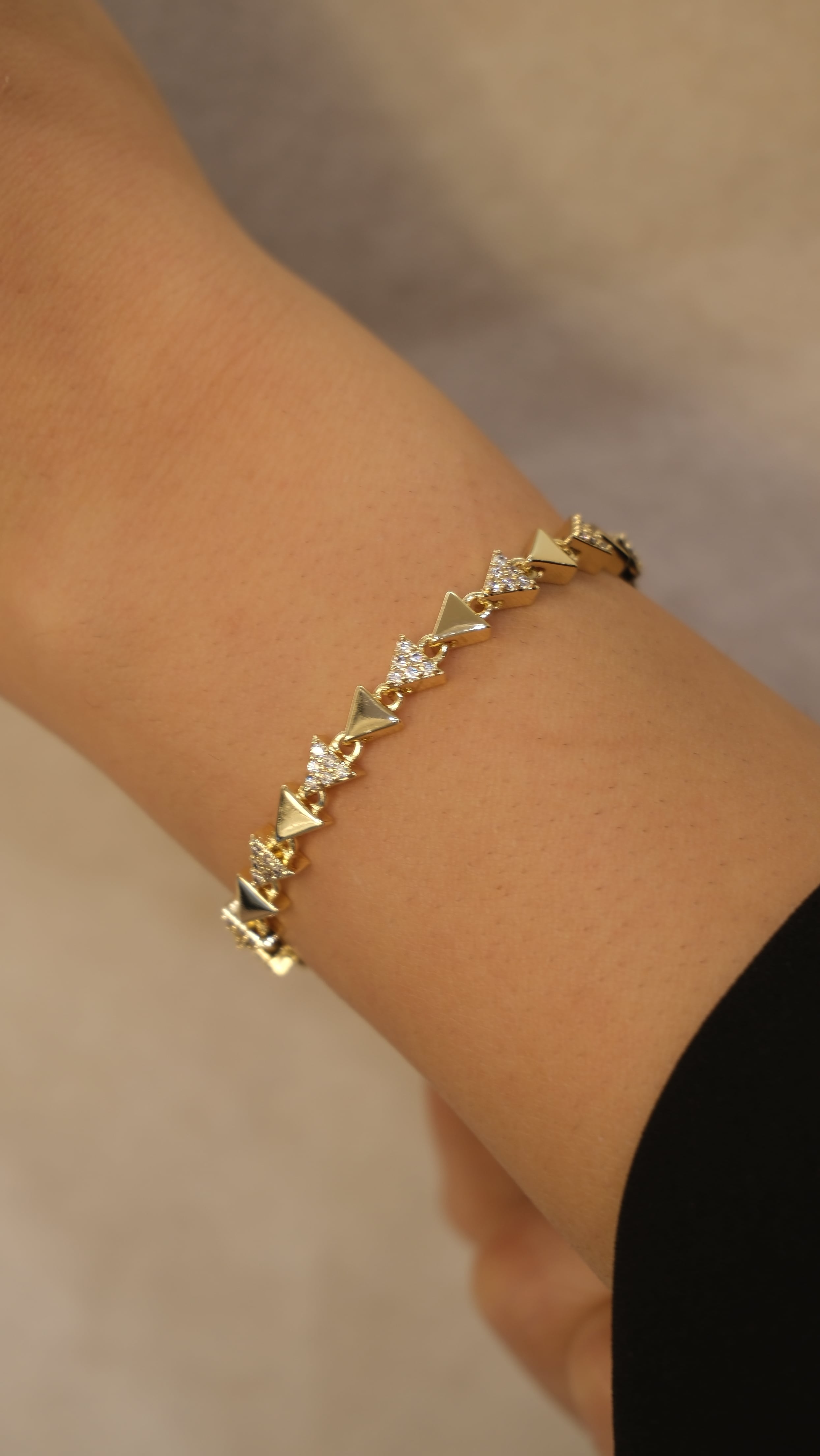 Gold 14K XP Zirkon Taş Üçgen Plaka Bileklik