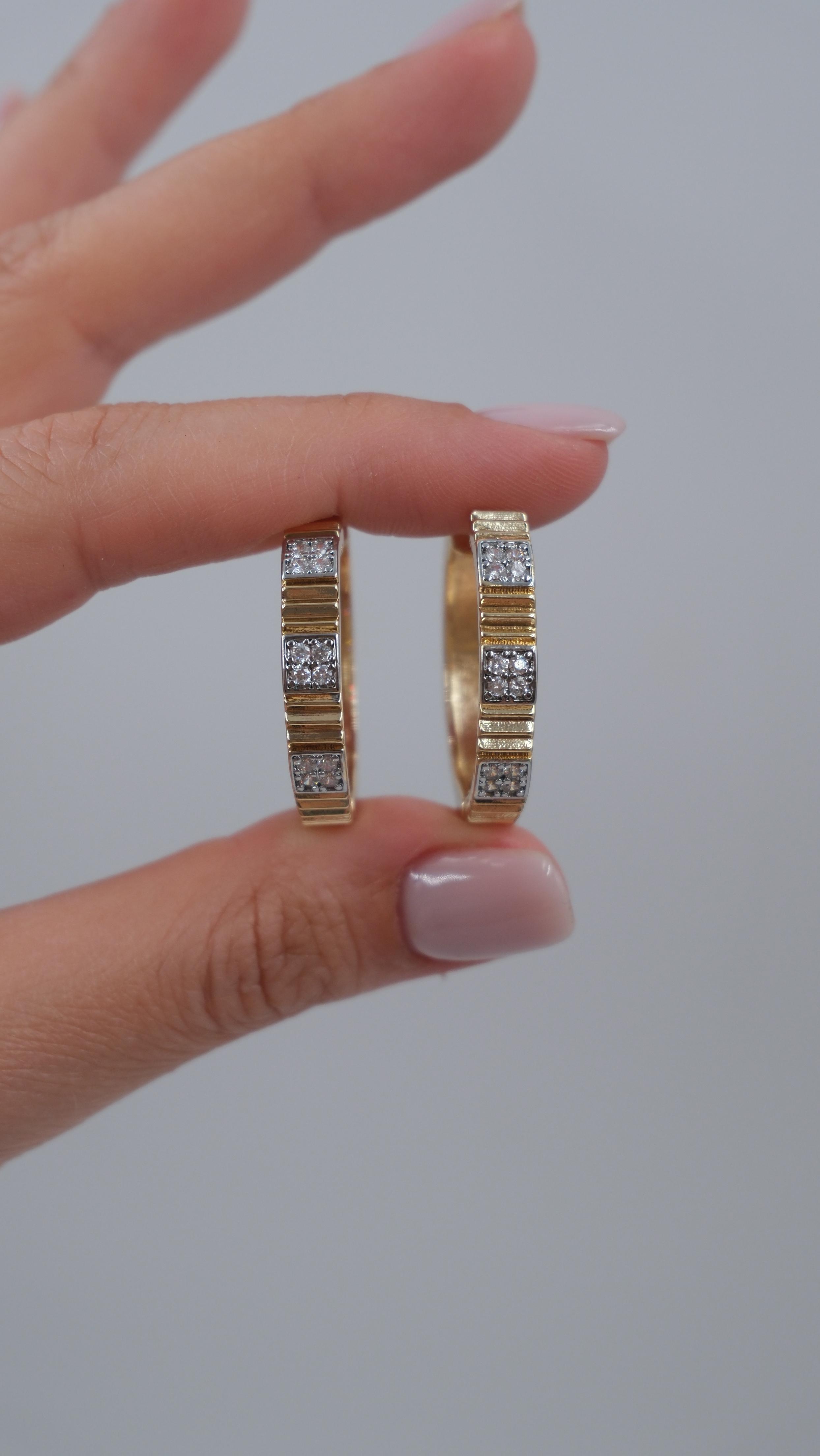 Gold Tırtıklı Kare Figür Tasarım Halka Küpe