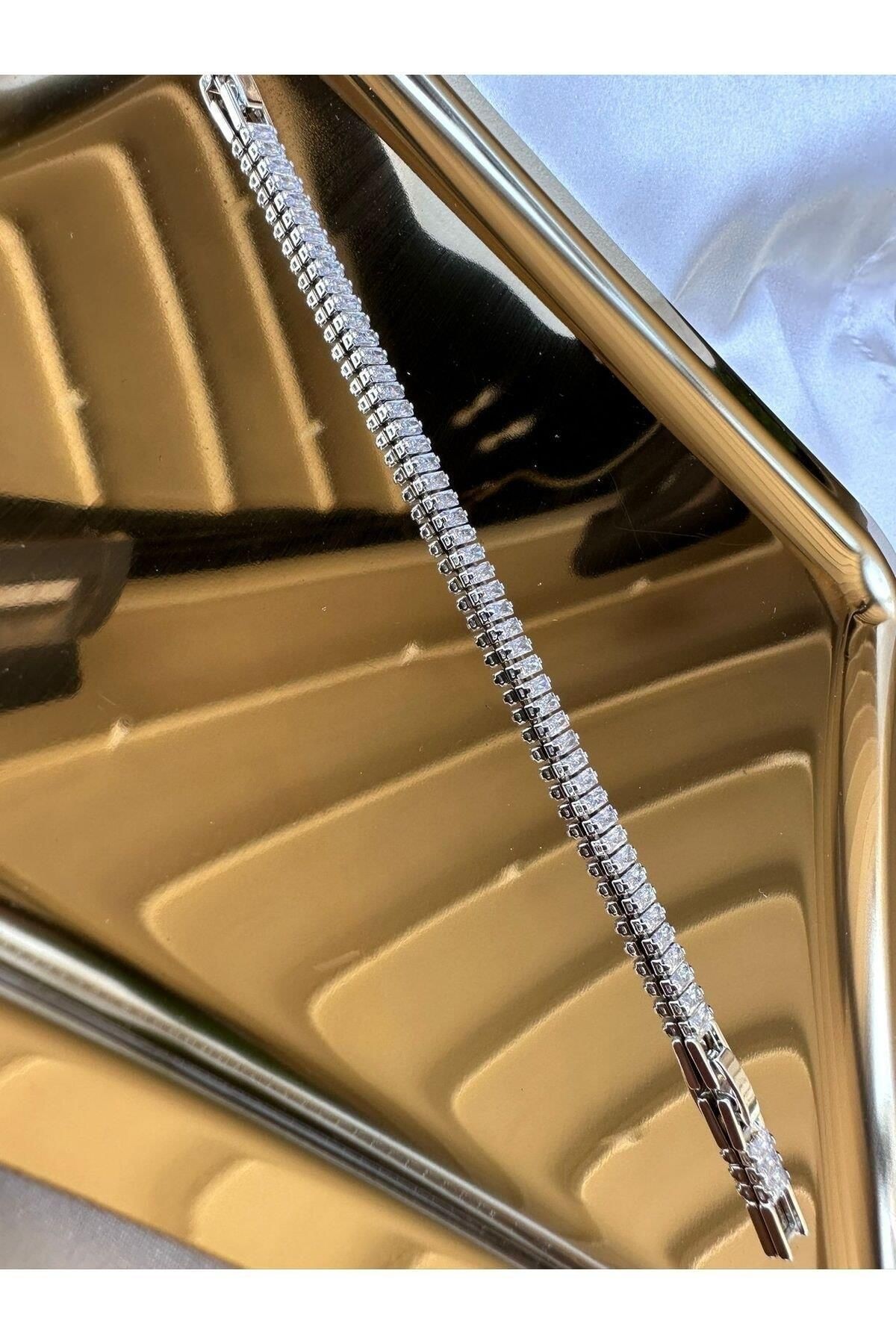 Silver BAGET Taş Detaylı Pirinç Döküm Su Yolu Slim Bileklik