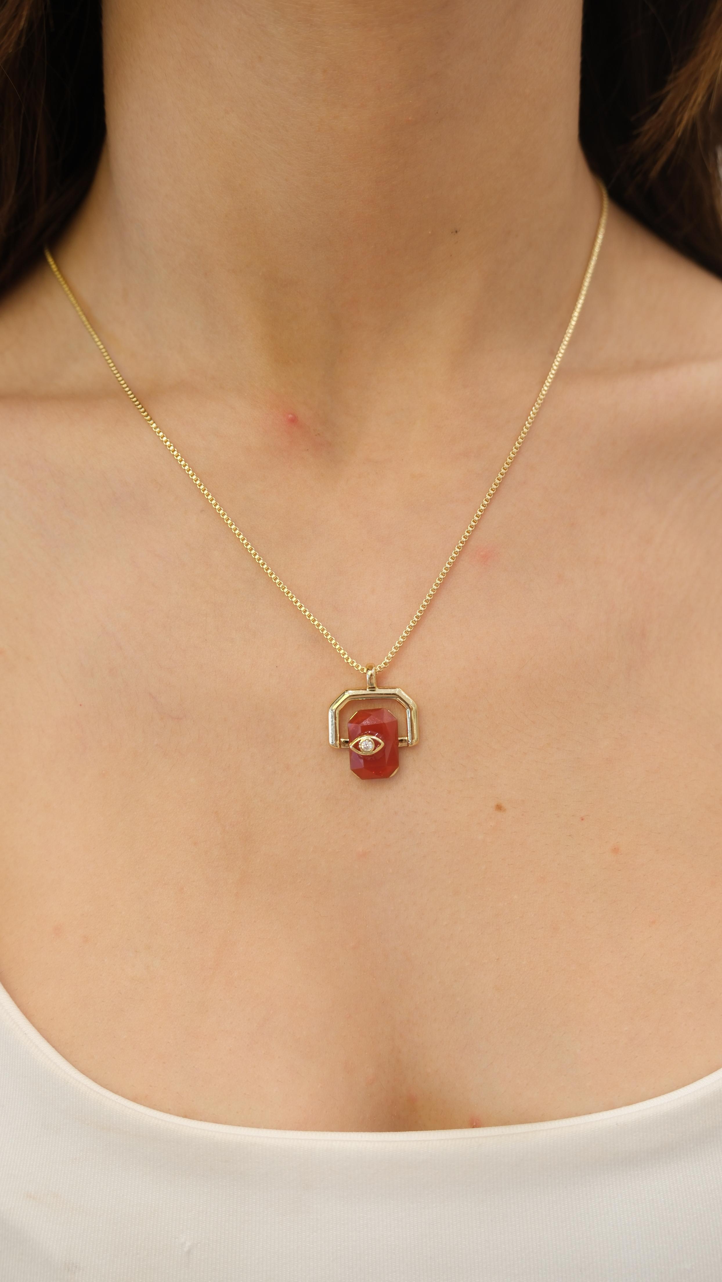 Gold Oval Tasarım Bordo Taş Nazar Kolye