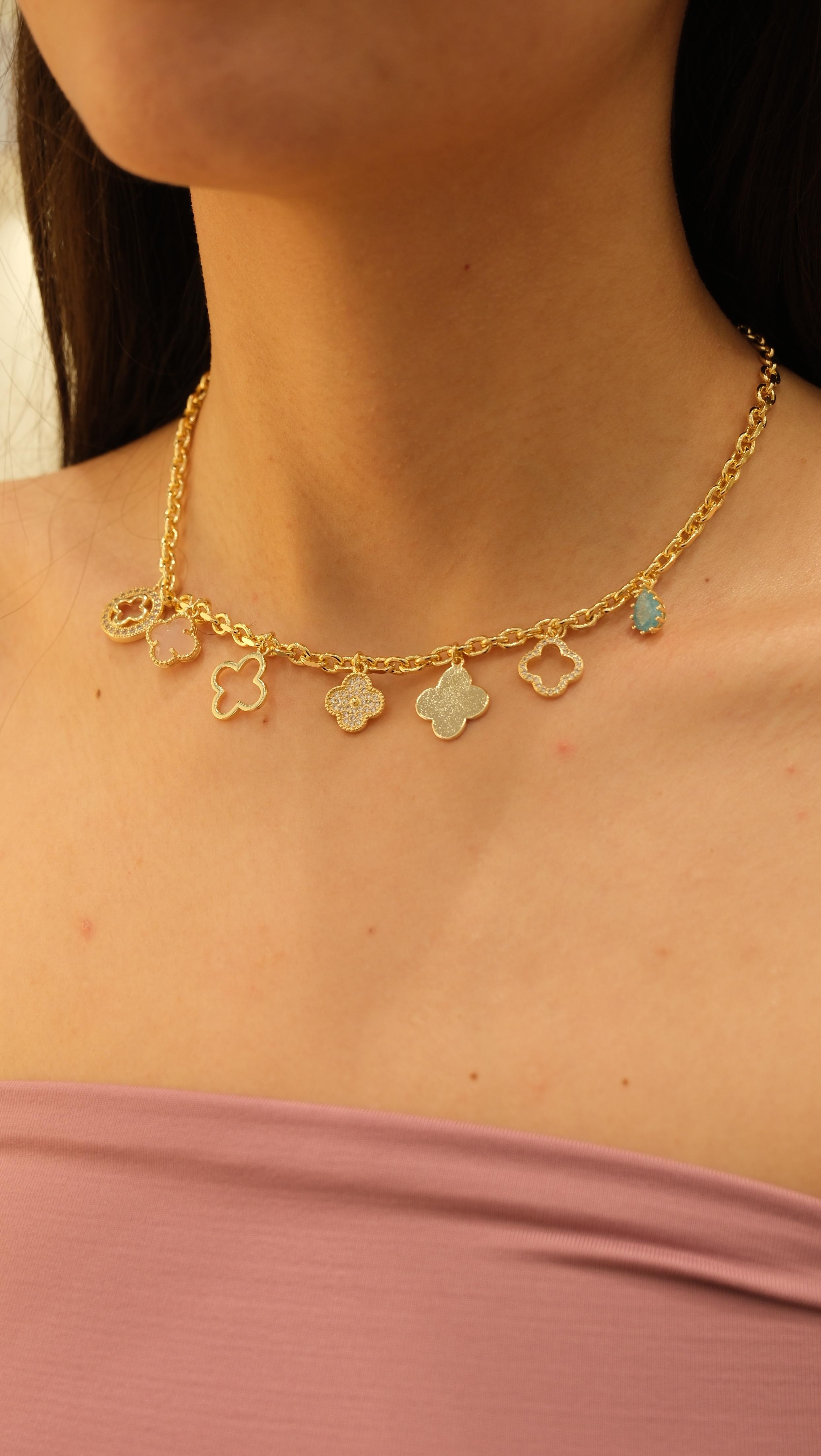 Gold Yonca Charm Detaylı Renkli Taş Kolye
