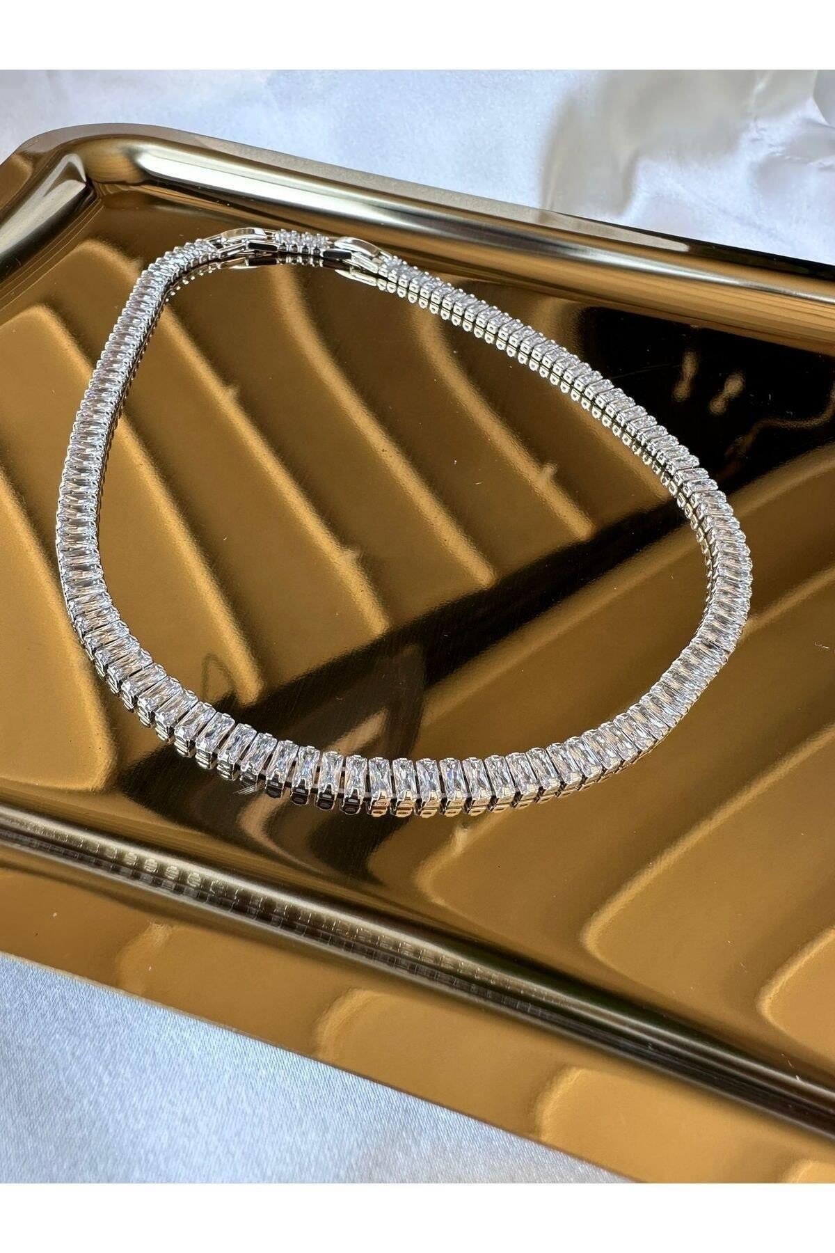Silver BAGET Taş Detaylı Pirinç Döküm Su Yolu Slim Kolye