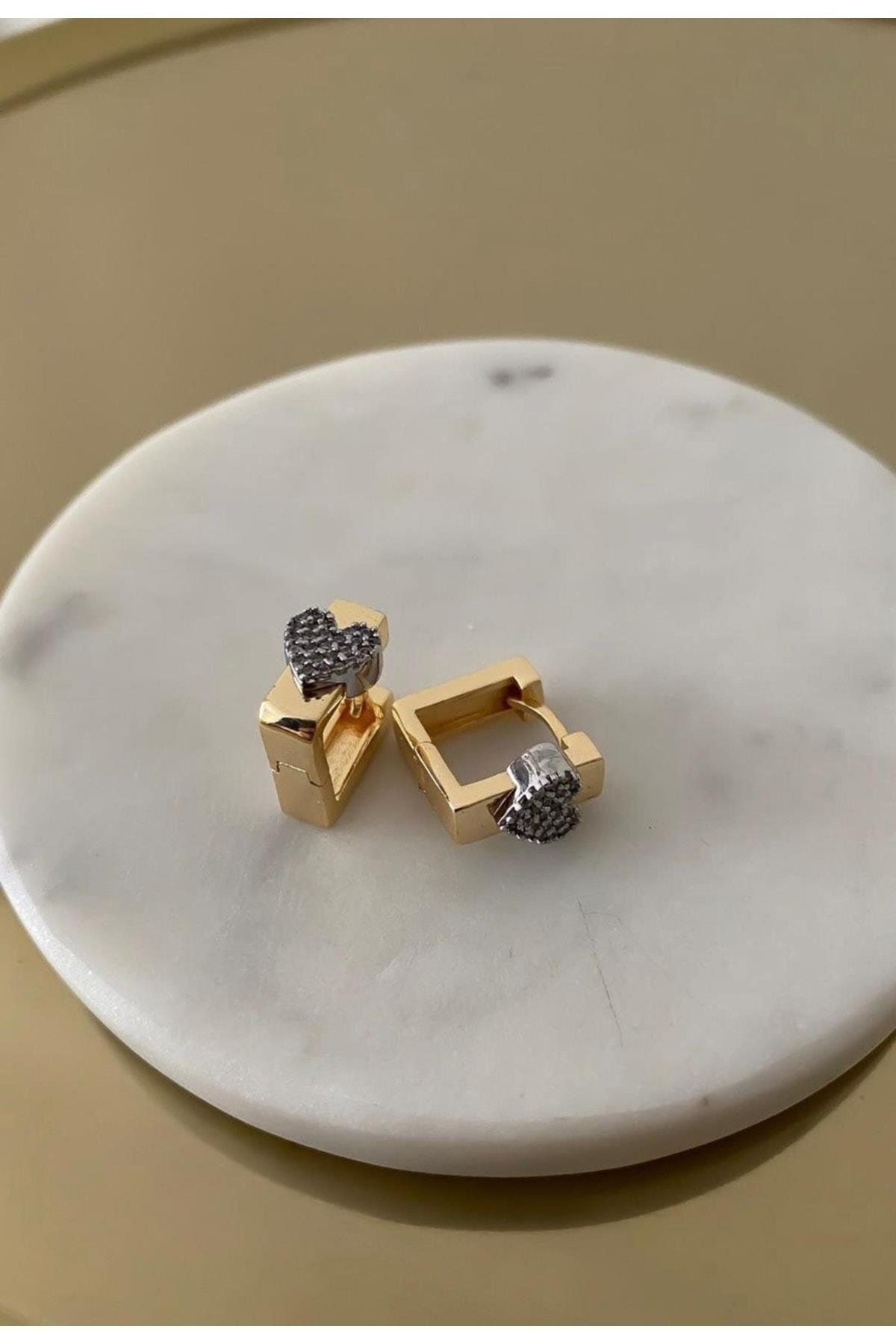 Özel Seri Gold Kalp Zirkon Taş Kare Minimal Küpe