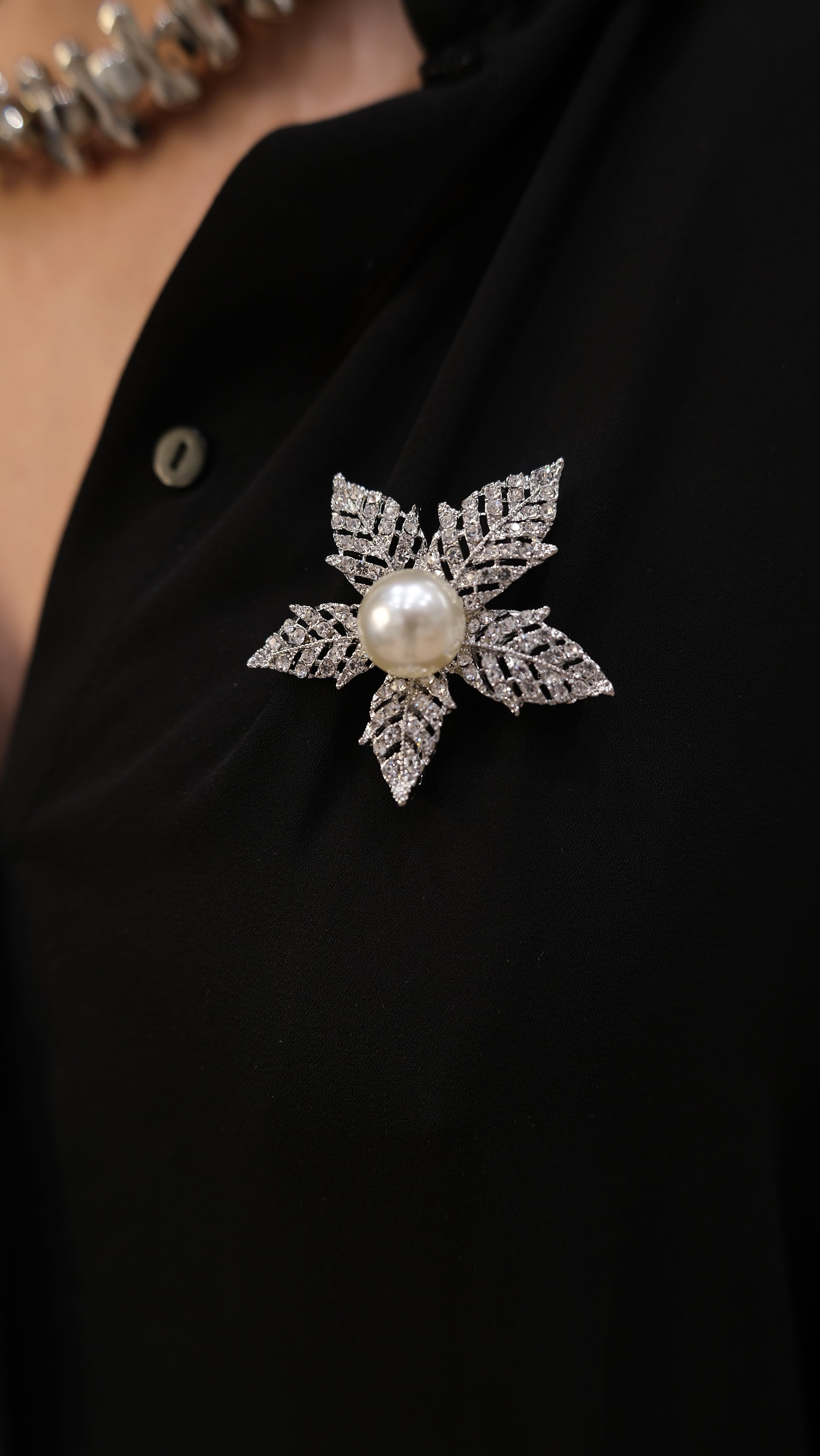 Silver Zirkon Taş İnci Detay Çiçek Broş