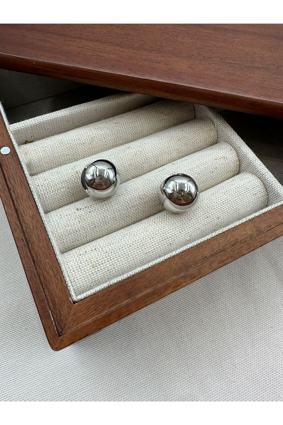 Silver Çift Taraf Plaka Mini Topçuk Küpe