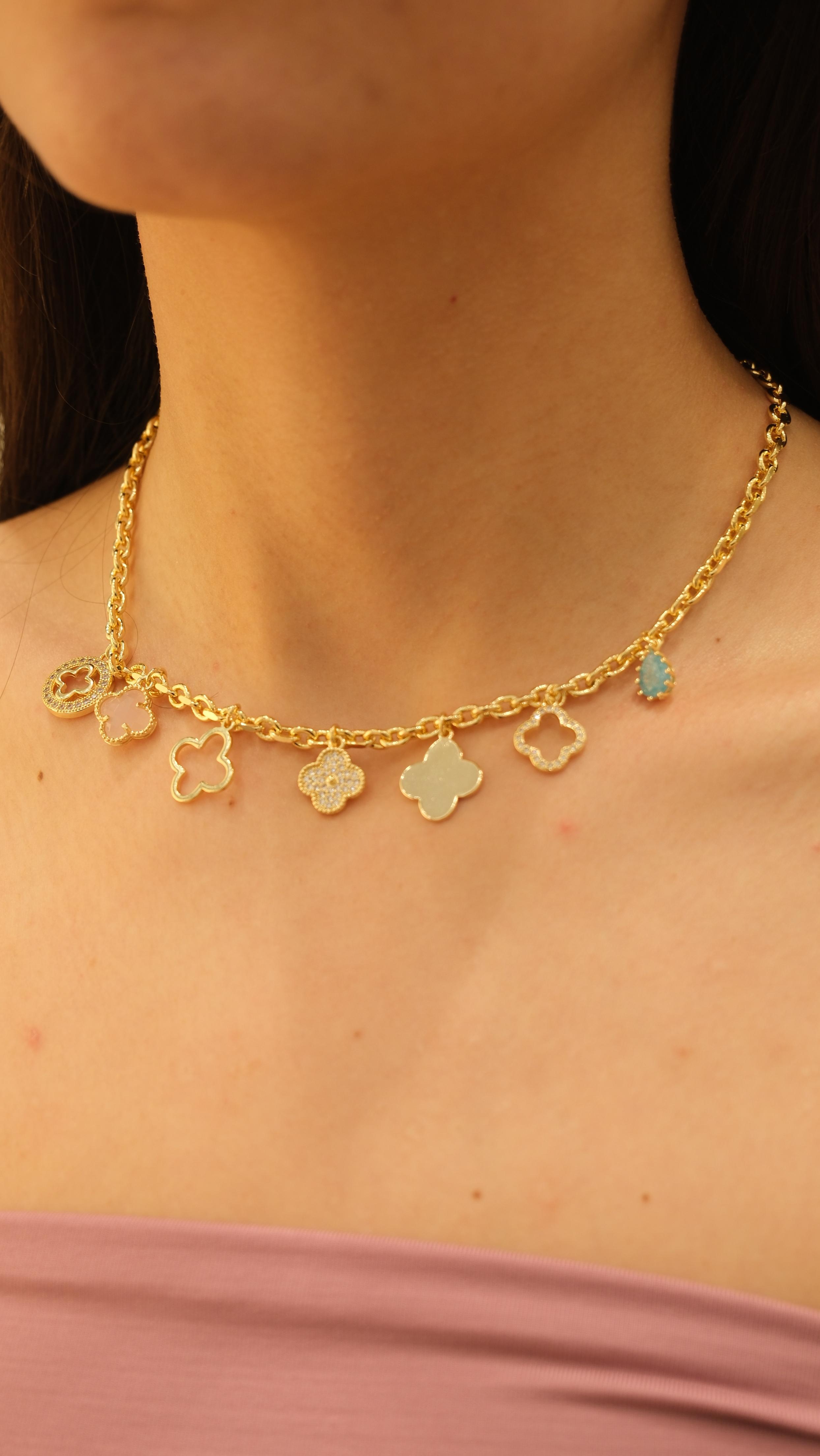 Gold Yonca Charm Detaylı Renkli Taş Kolye