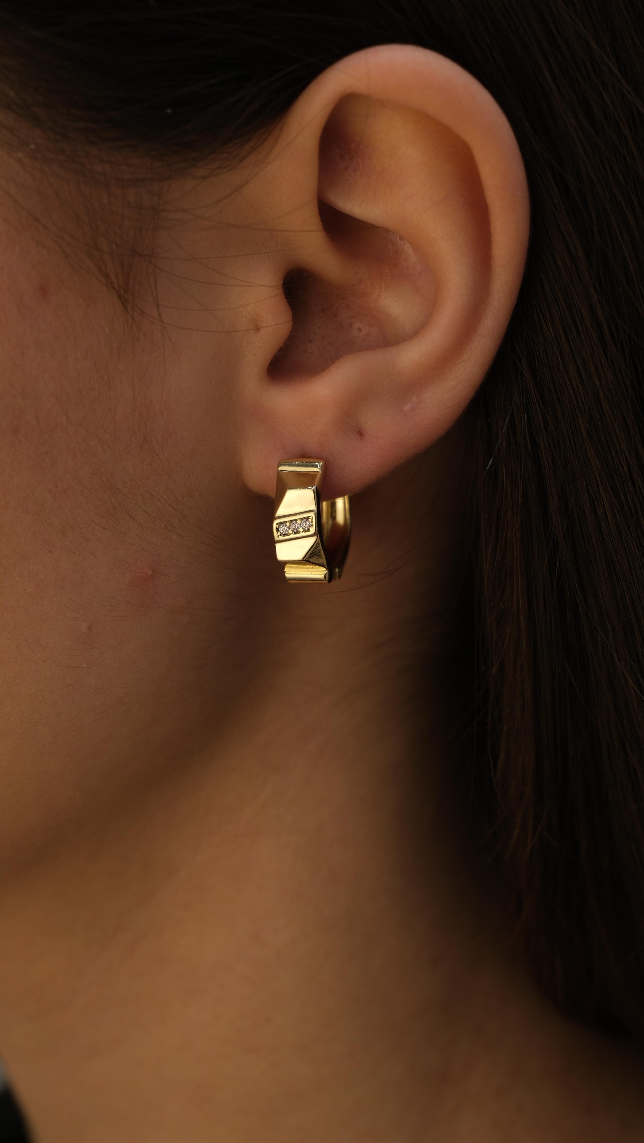 Gold Zirkon Taş Tırtıklı Mini Halka Küpe