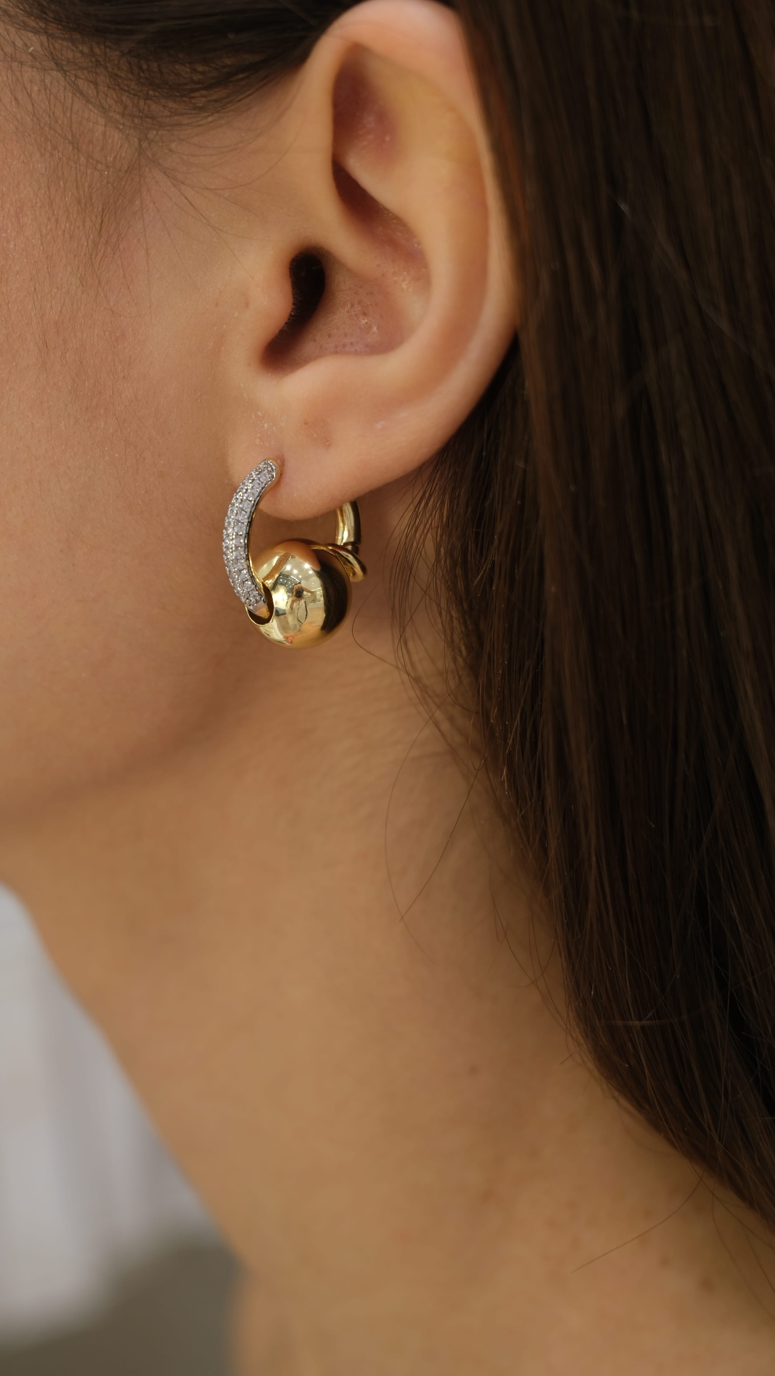 Gold Topçuk Detaylı Zirkon Taş Halka Küpe