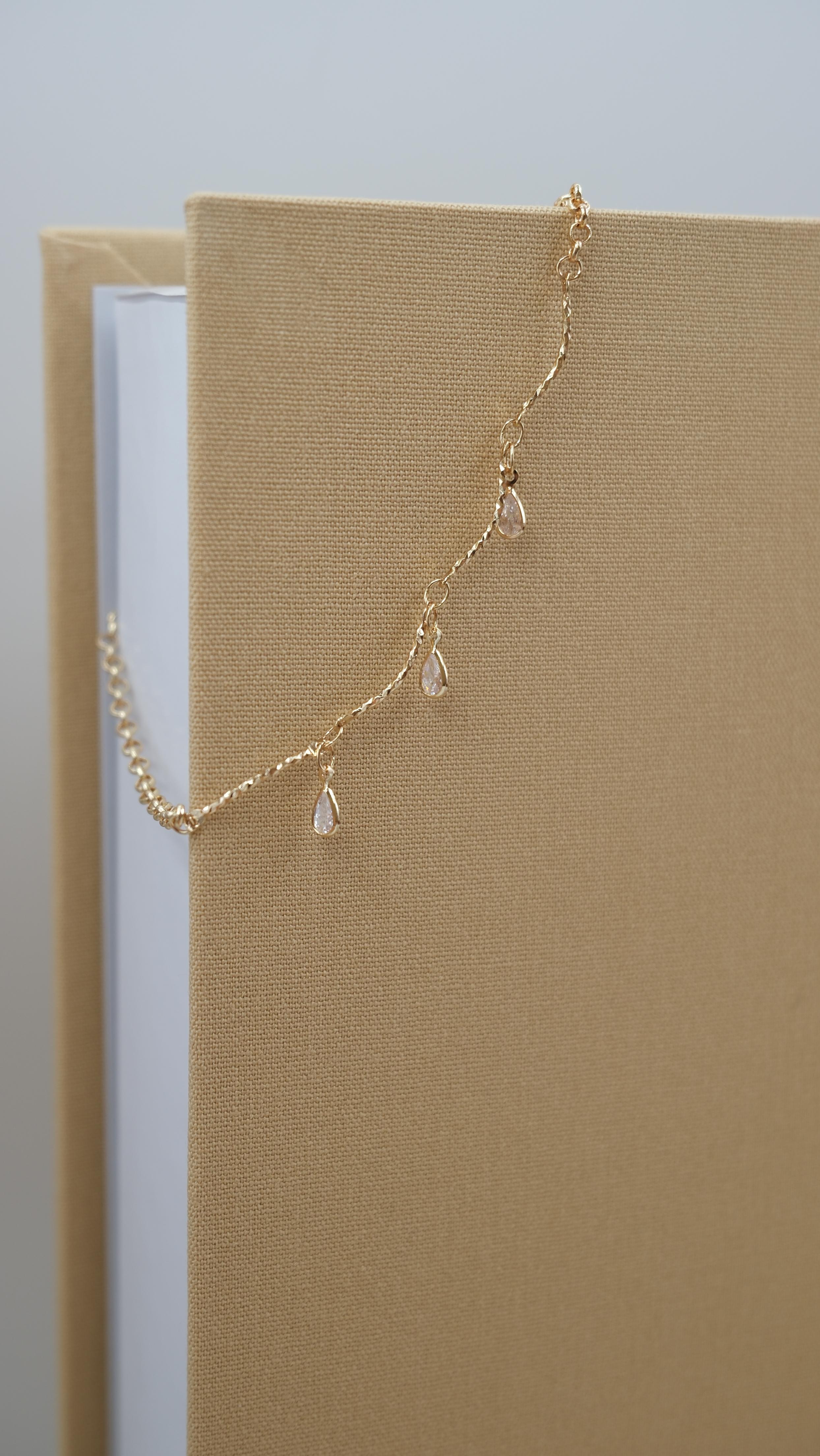 Gold Oval Taş Sallantılı Halhal