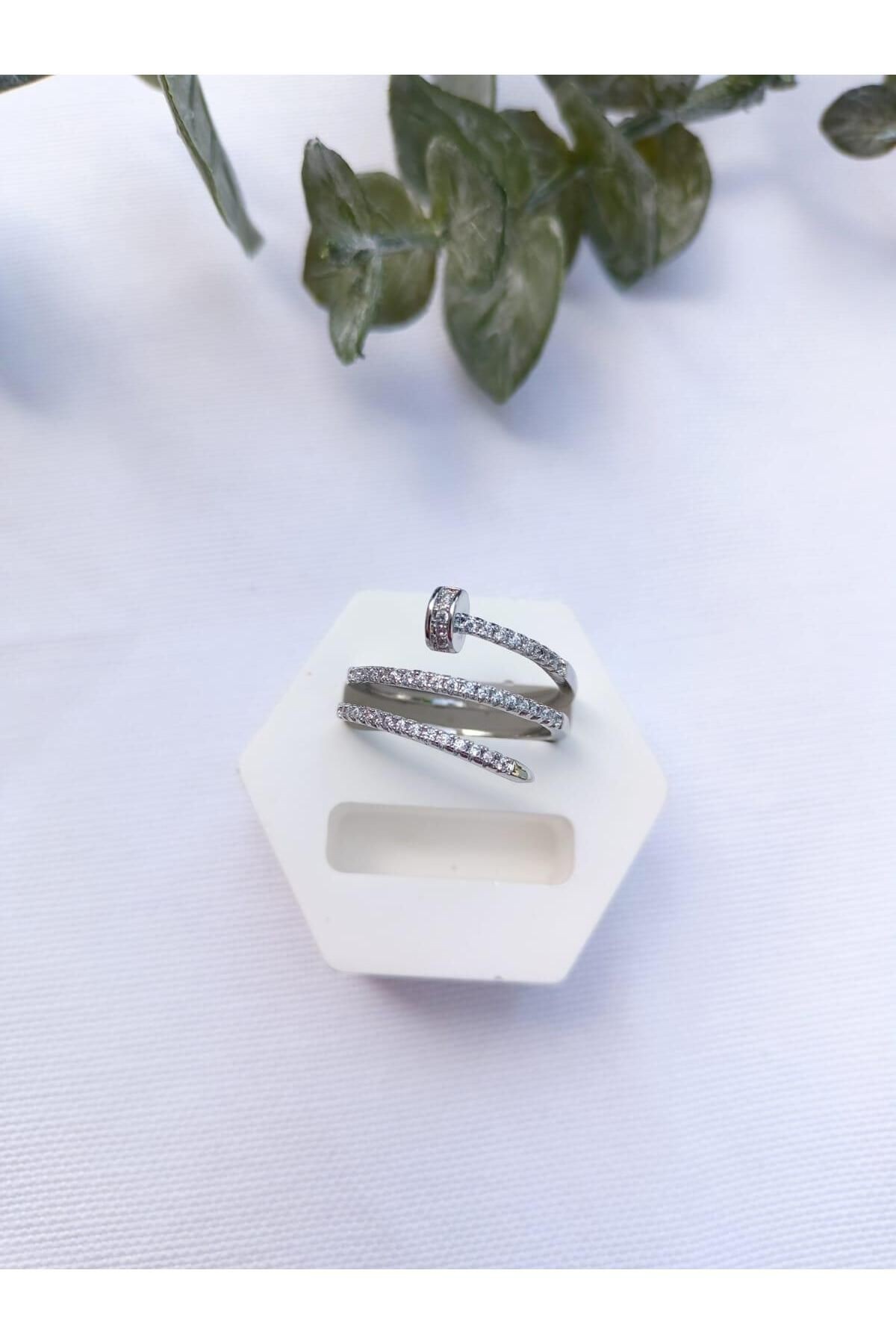 Silver Taşlı Çivi Model Sarmal Yüzük