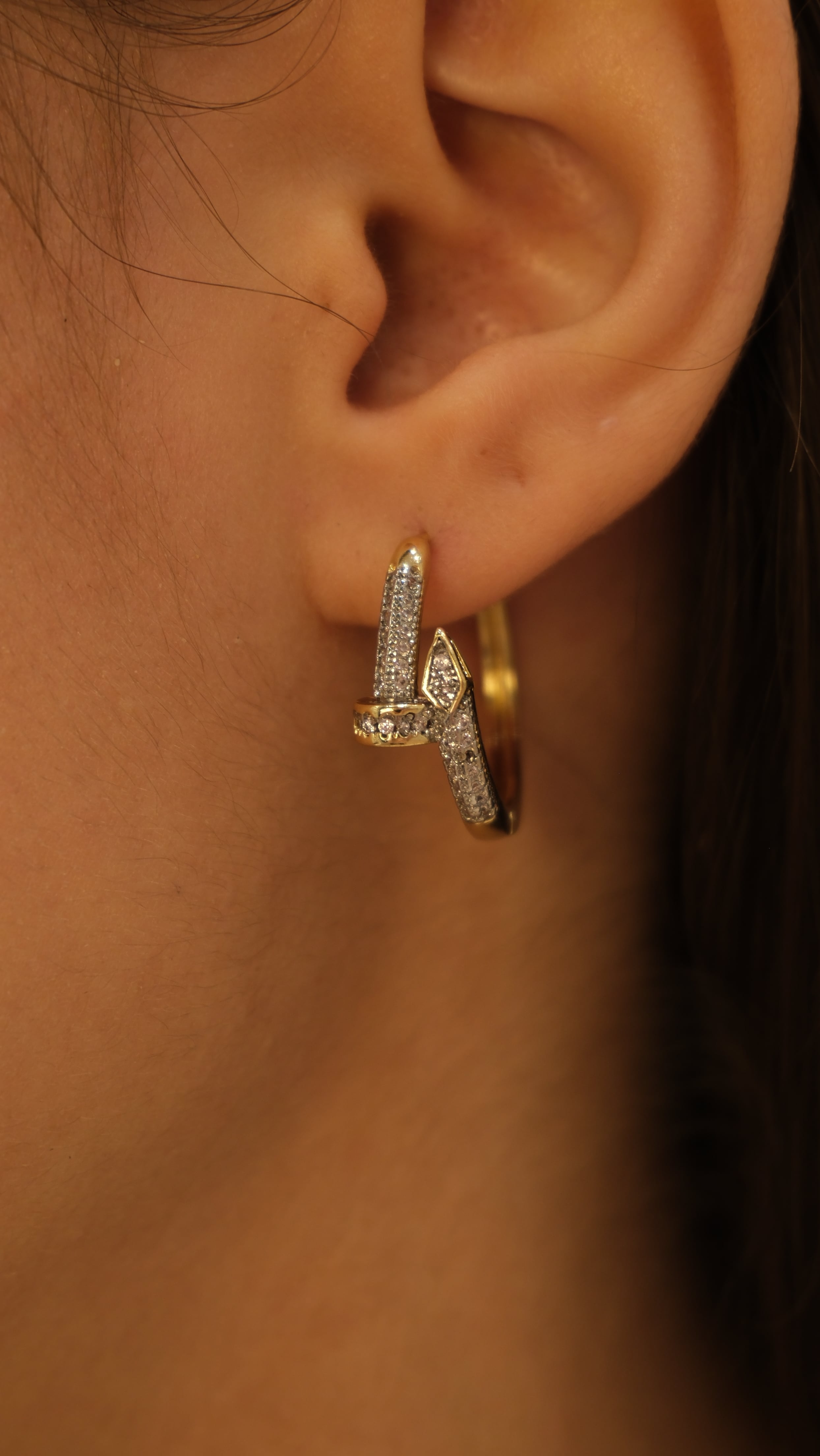 Gold Zirkon Taş Çivi Tasarım Halka Küpe