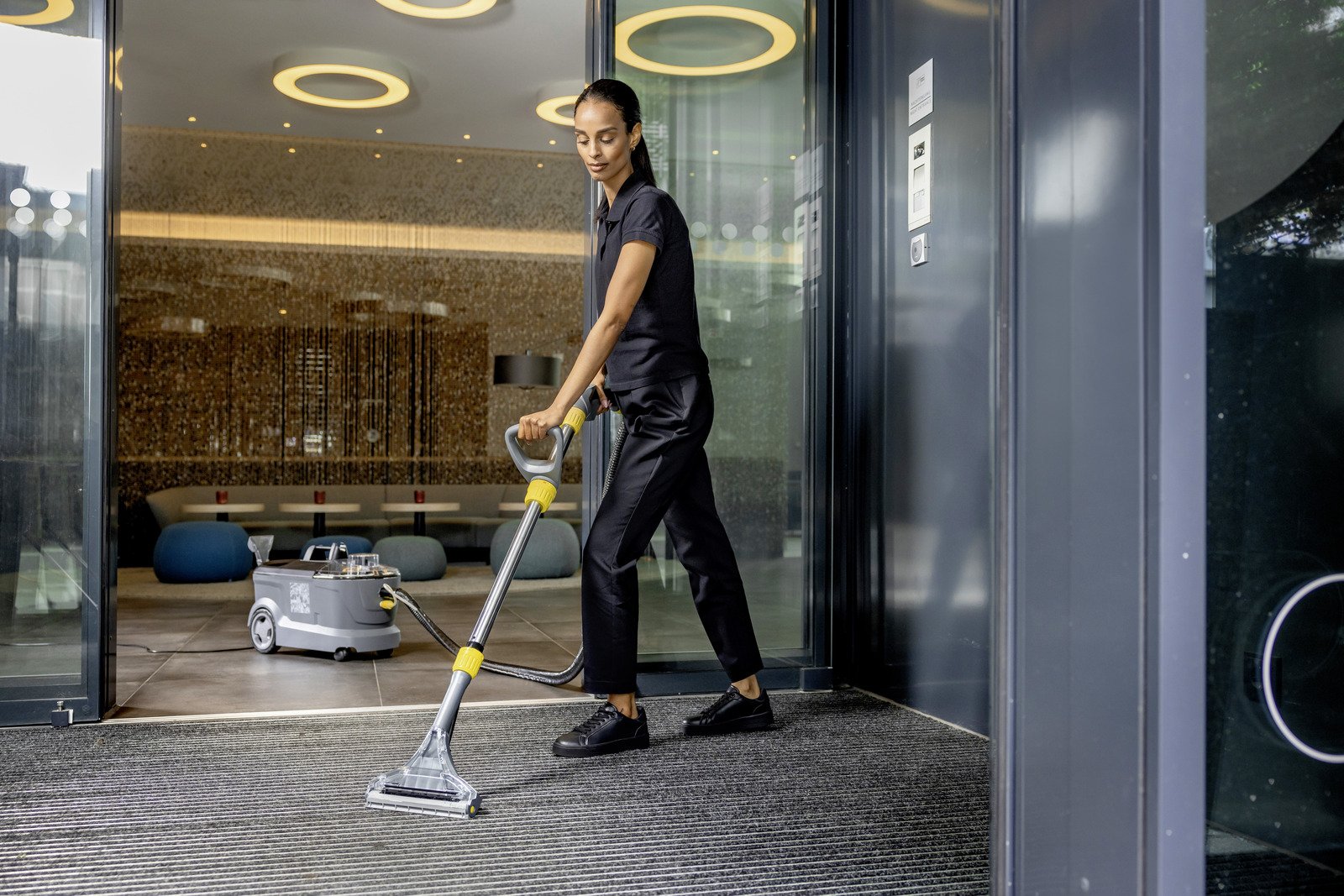 Karcher Puzzi 10/1 Edition 1250 W Profesyonel Halı Ve Koltuk Yıkama Makinesi *EU