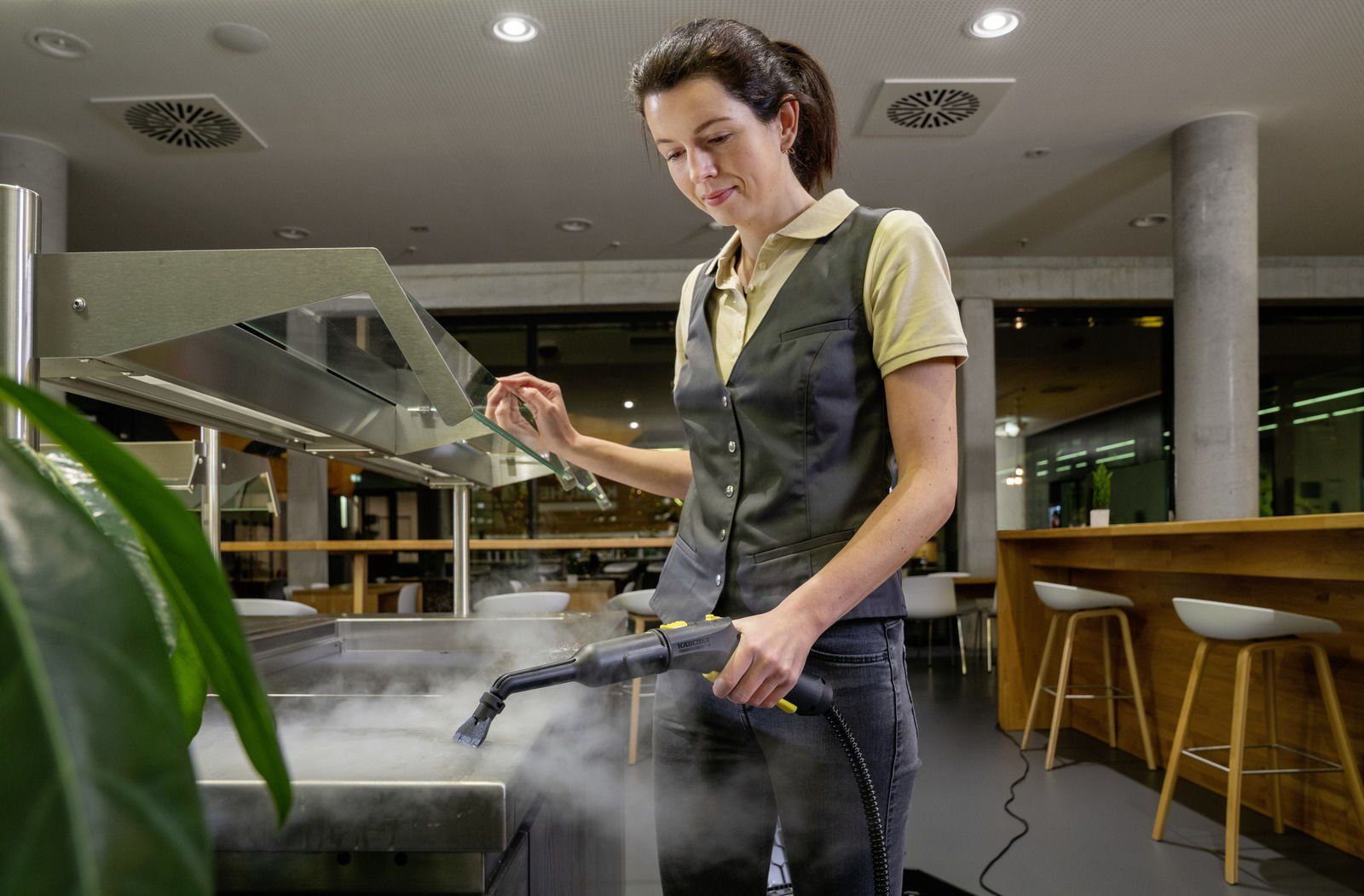 Karcher SG 4/4 Profesyonel Buharlı Temizlik Makinesi