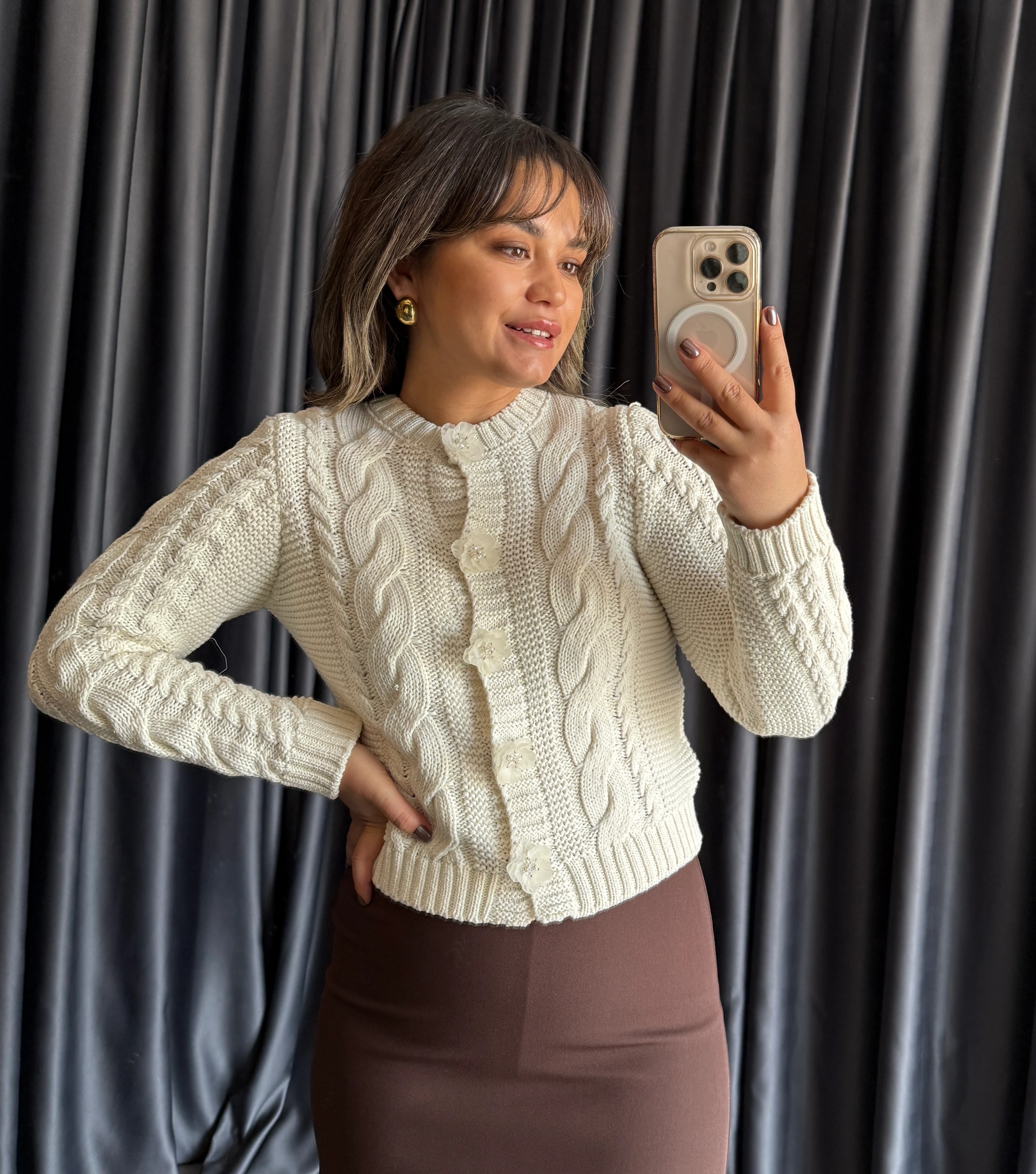 Düğme Detaylı Hırka - Beyaz