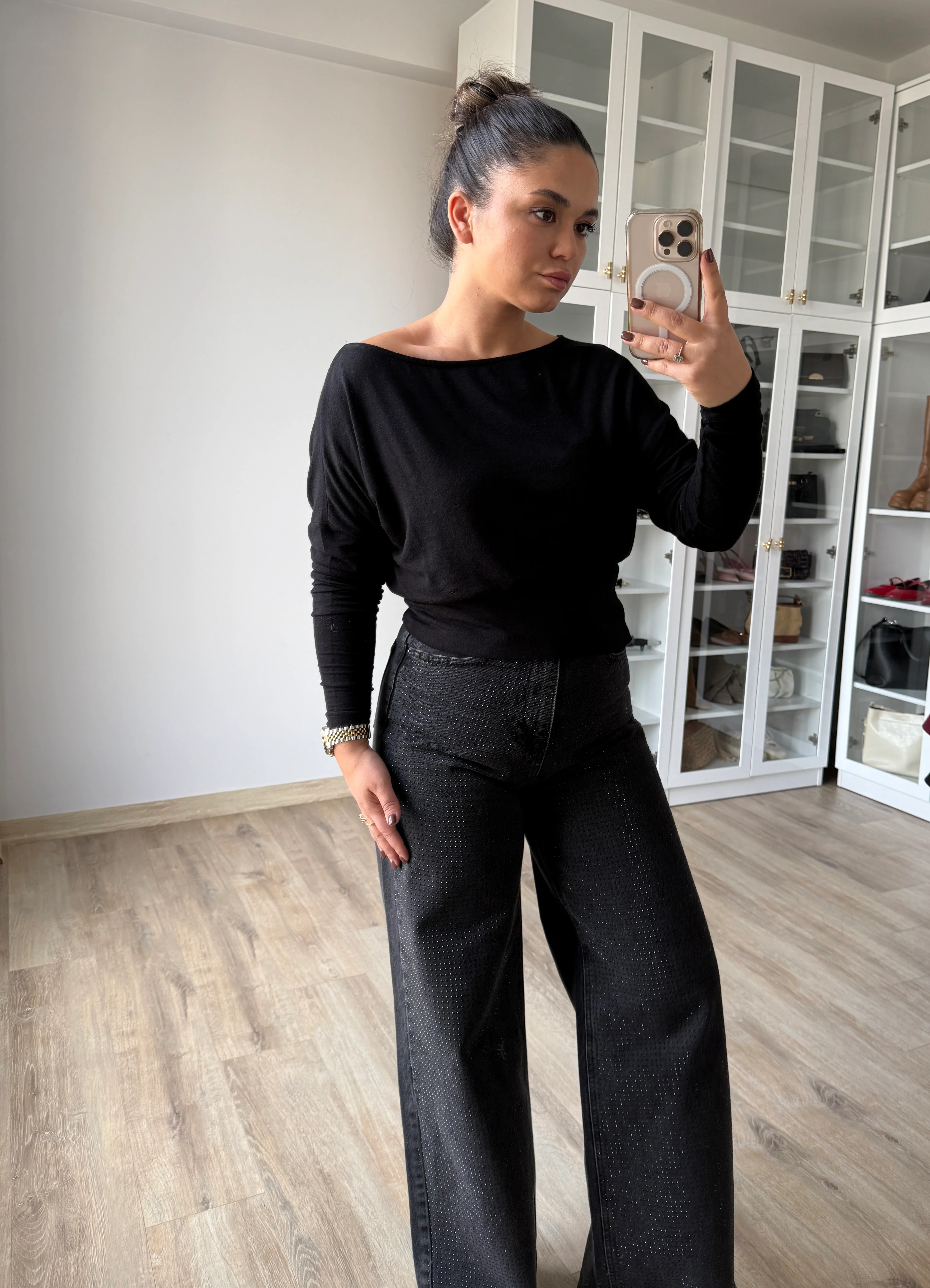 Bele Oturan Uzun Kollu Top