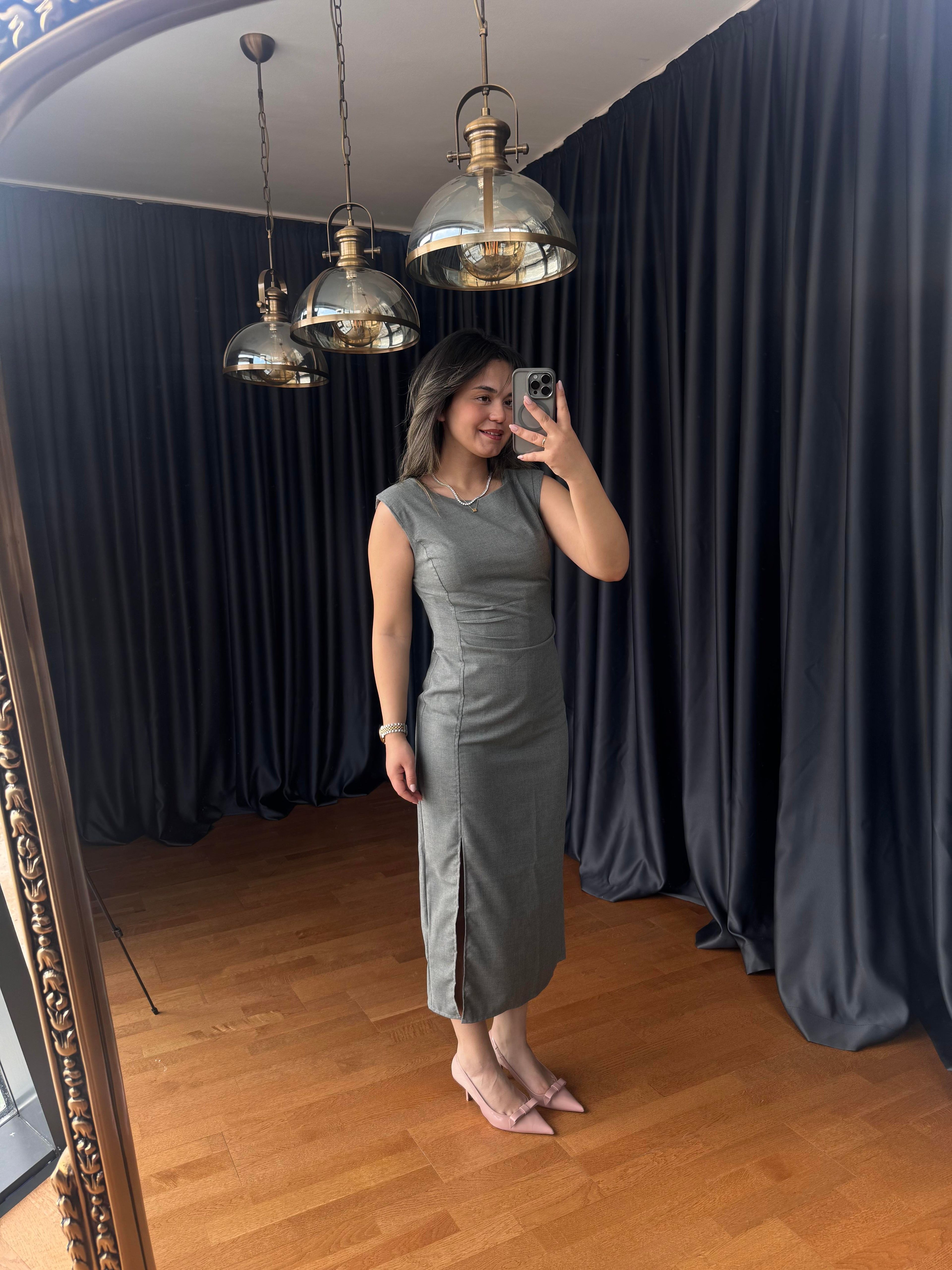 Gri Vatkalı Drape Detaylı Elbise