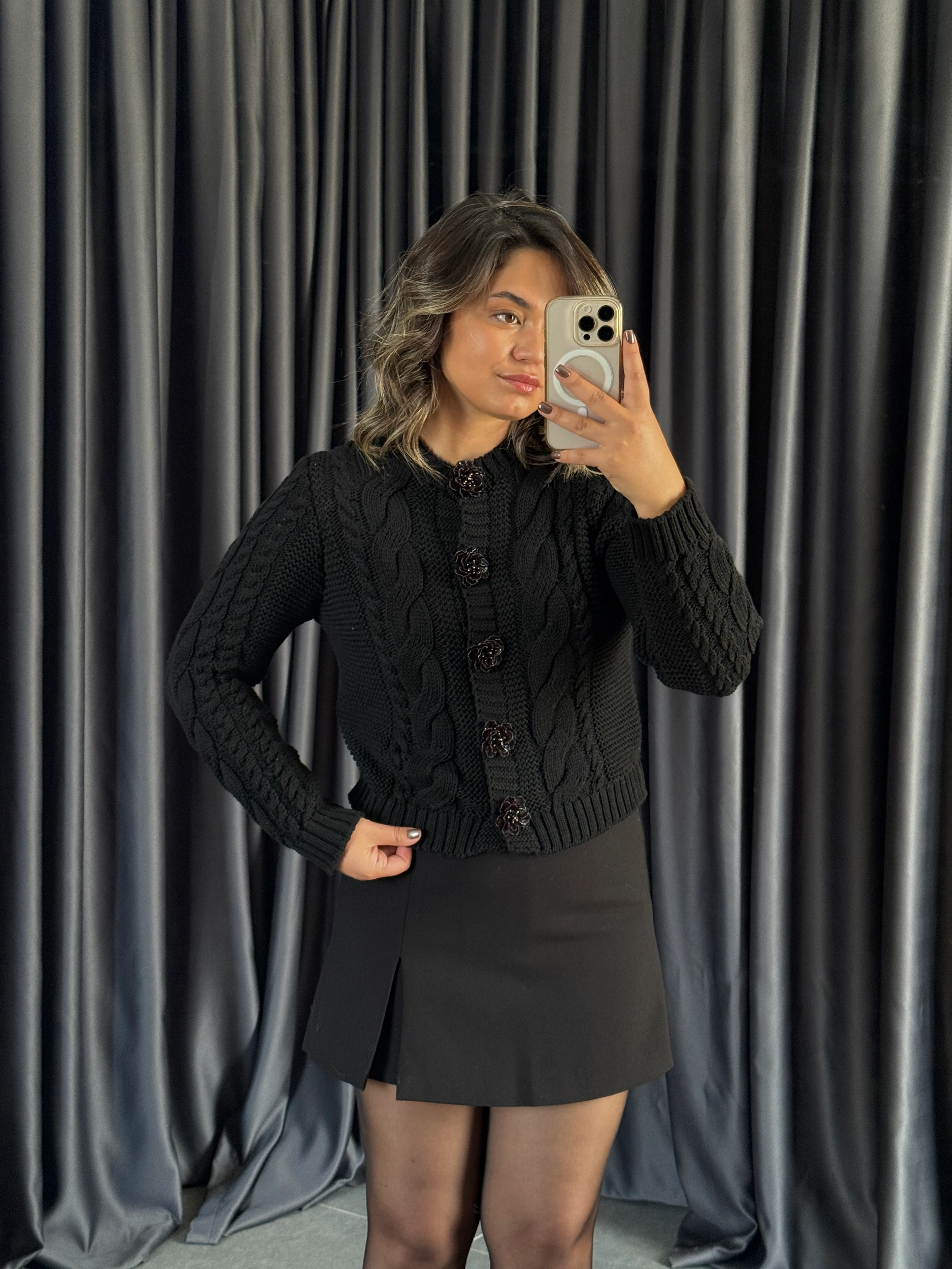 Düğme Detaylı Hırka - Siyah