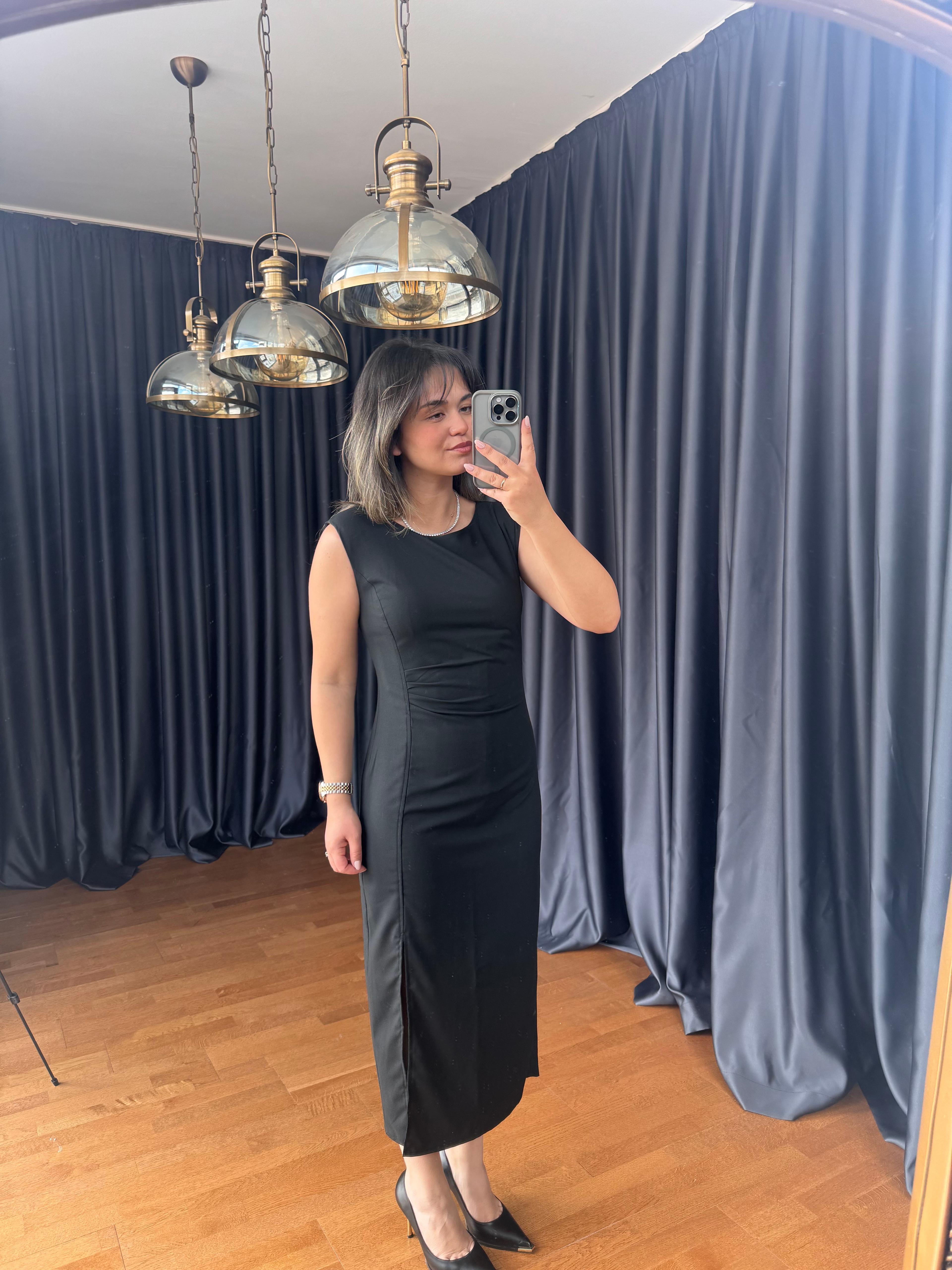 Siyah Vatkalı Drape Detaylı Elbise