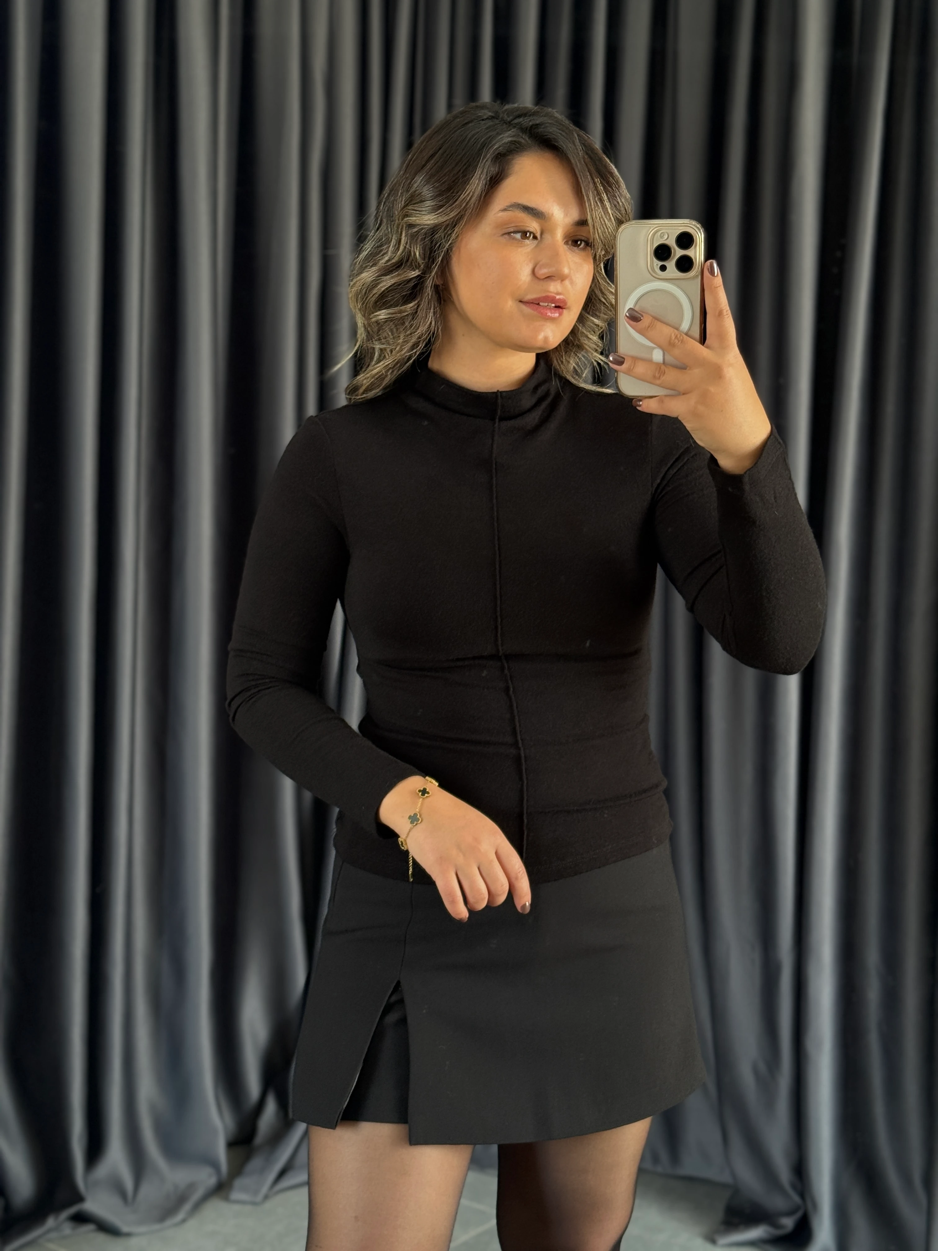 Dik Yaka Uzun Kollu Top