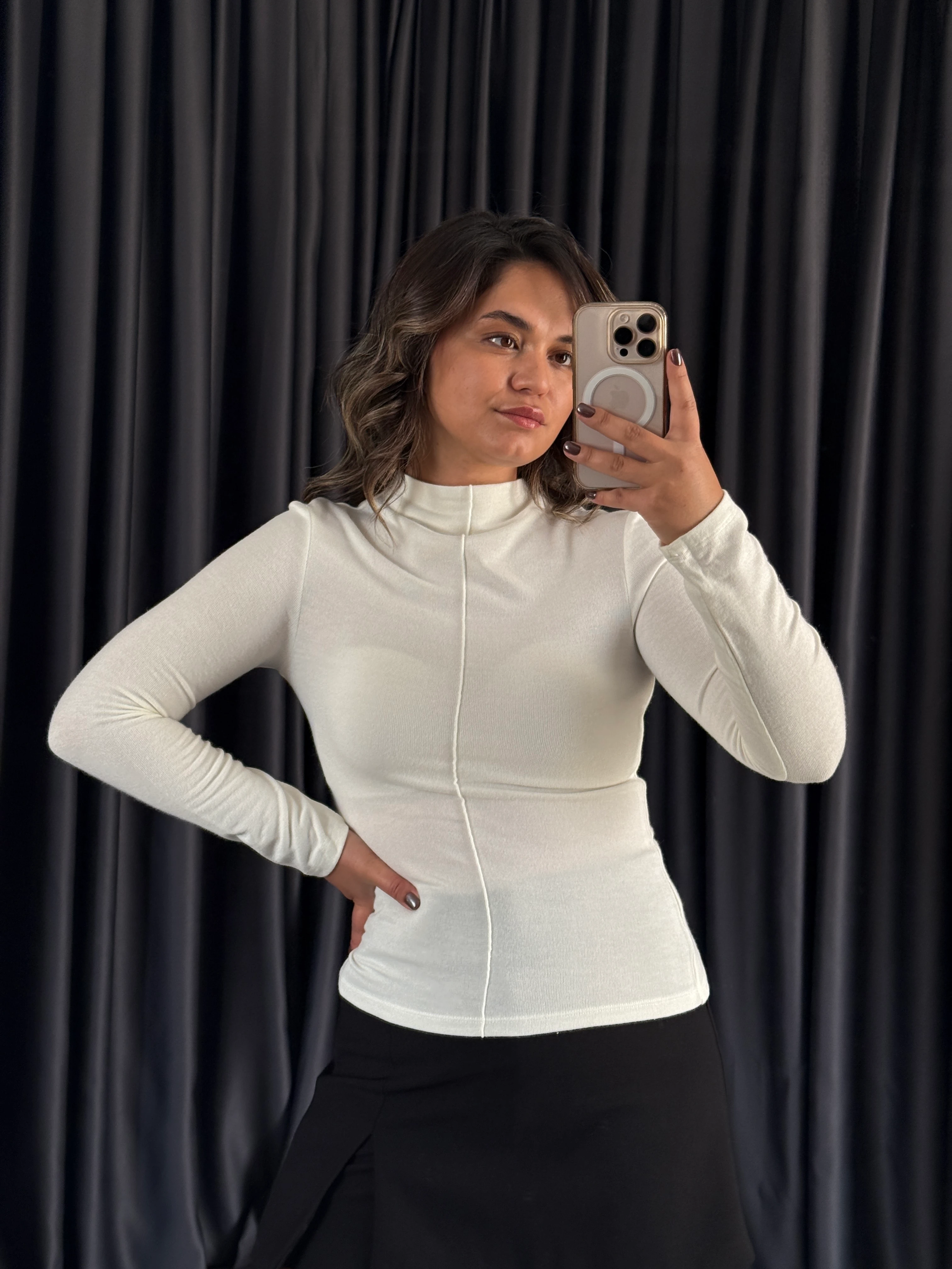 Dik Yaka Uzun Kollu Top - Ekru