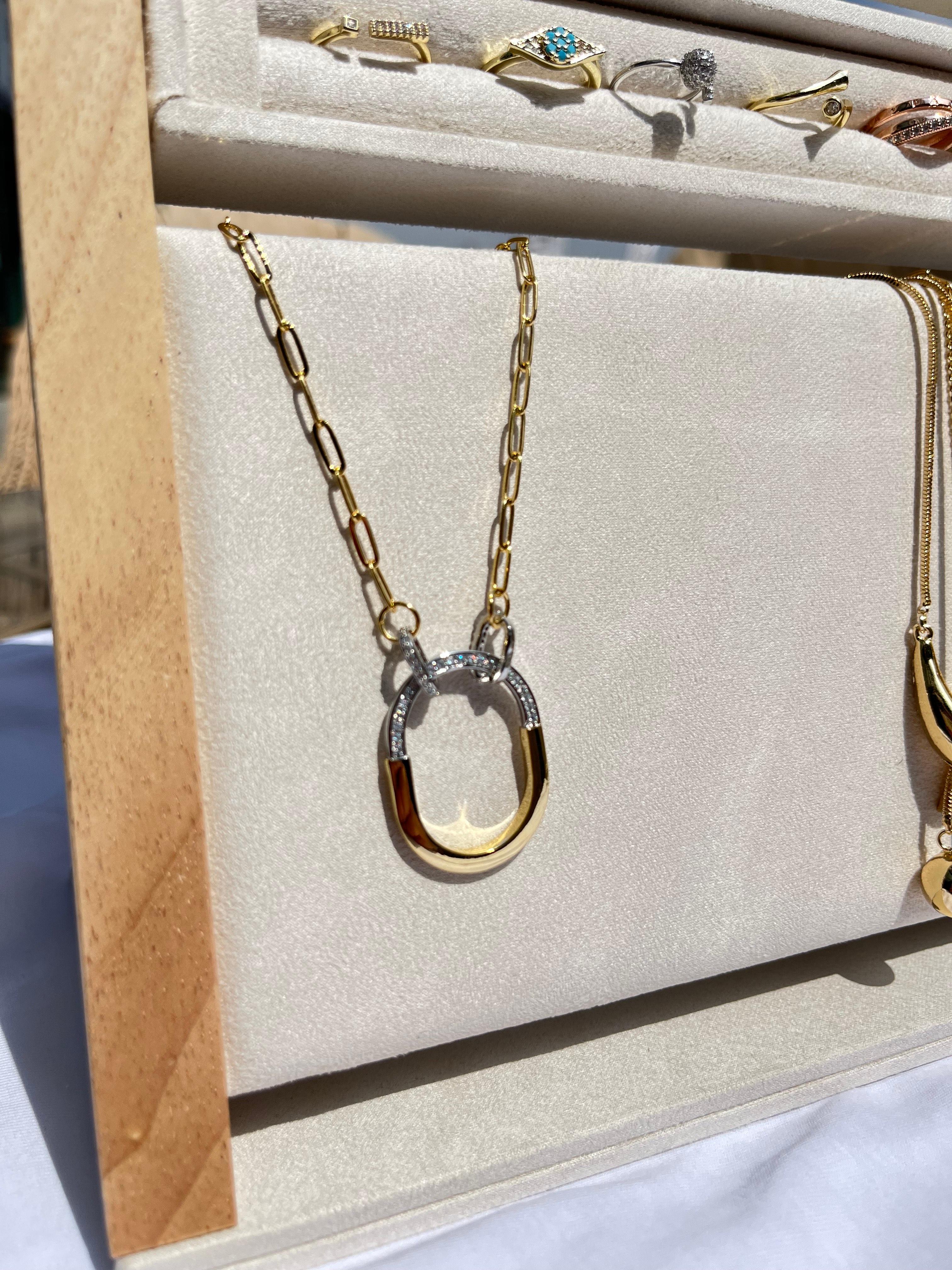 Gold Plaka Detaylı Zirkon Taşlı Küçük  Kolye