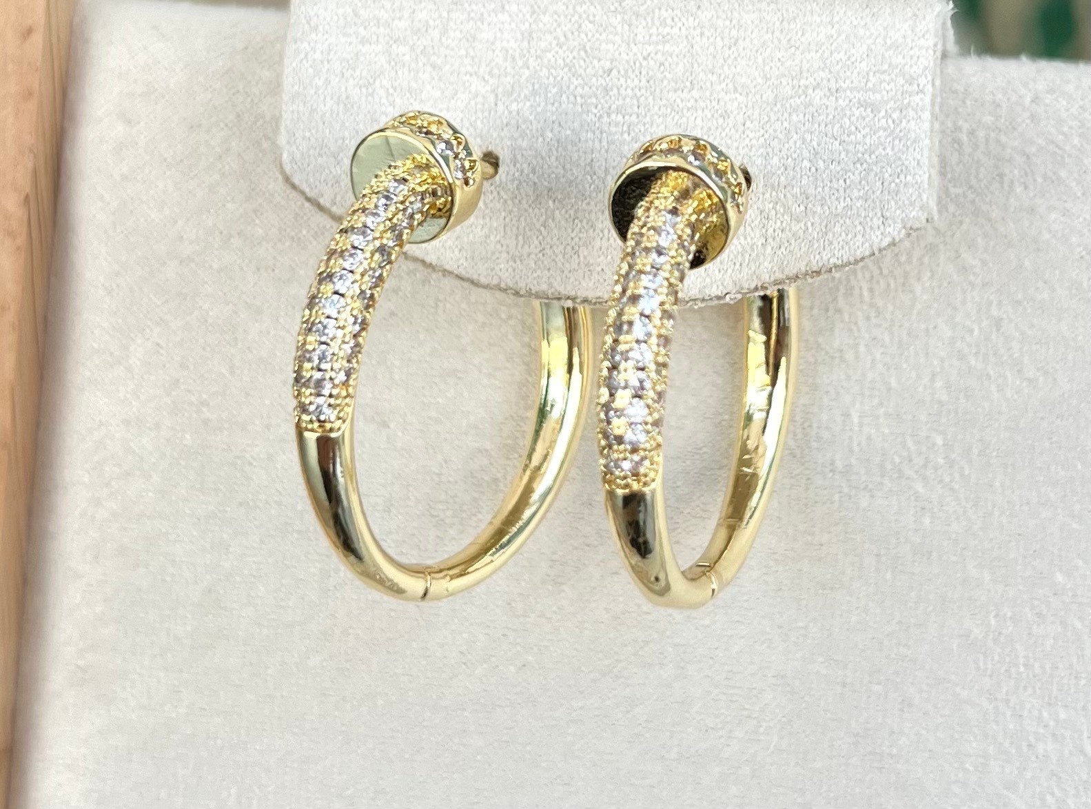 Gold Çivi Küpe 